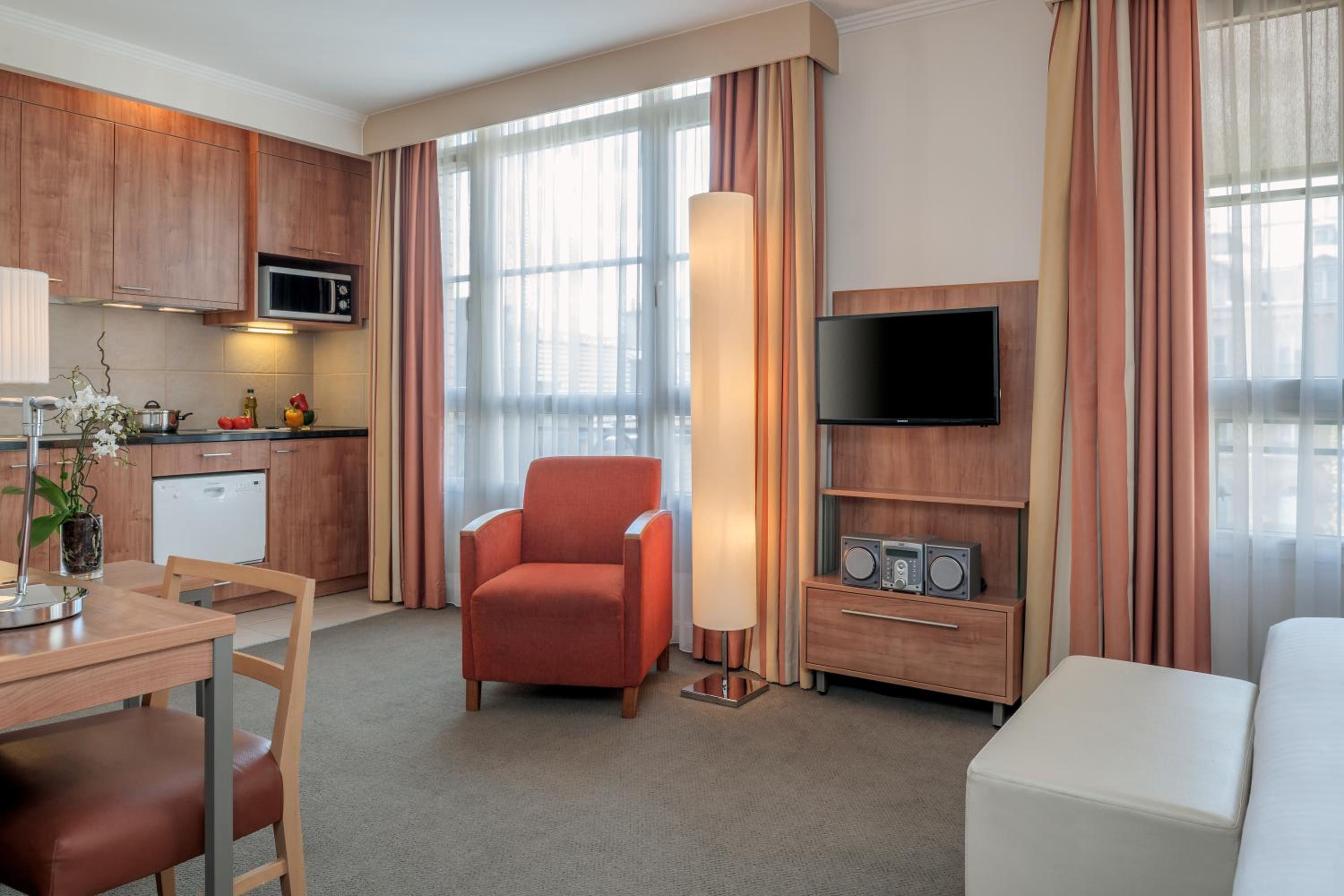 Studio (2 Adults) - Photo 1