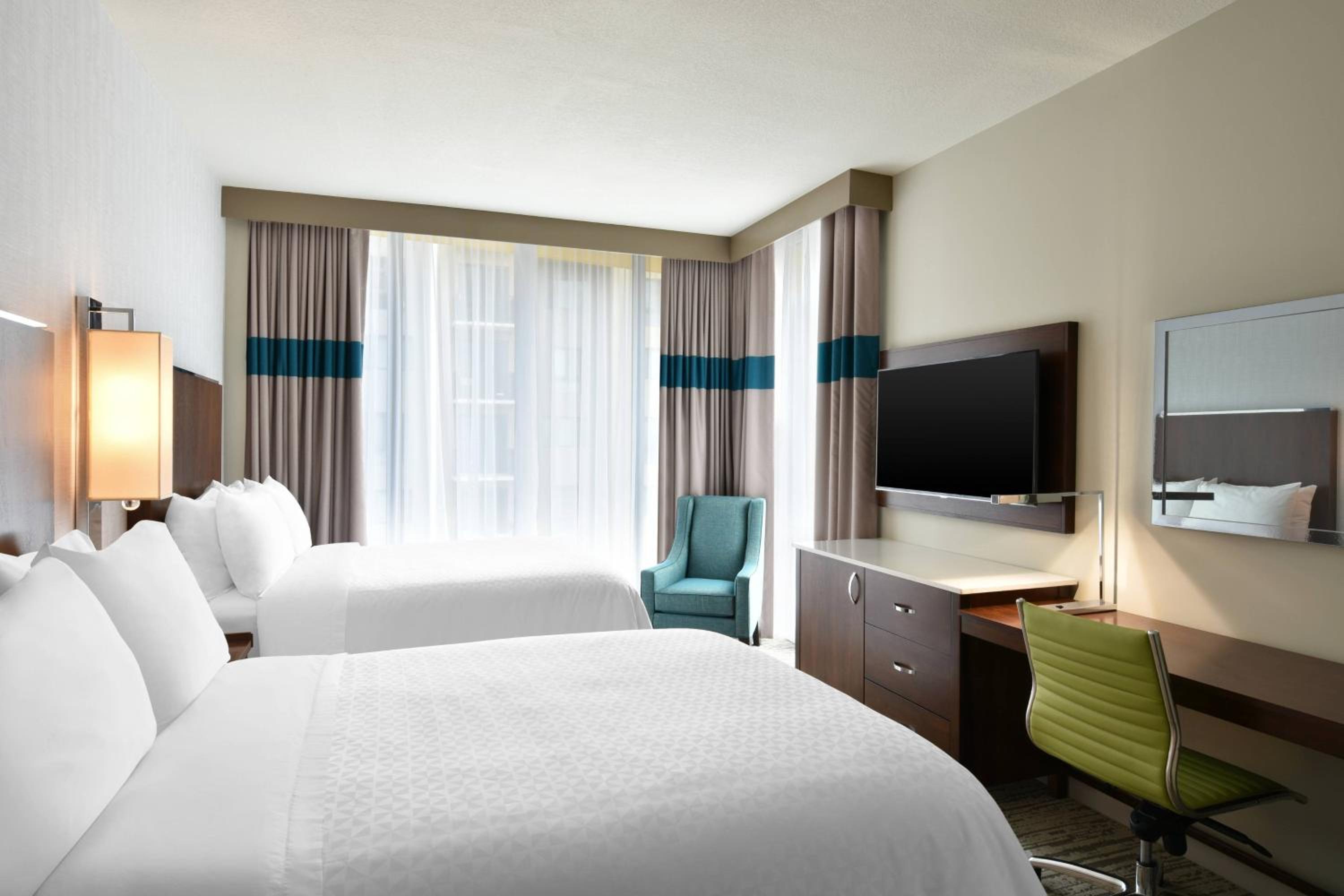 Double Room with Two Double Beds and City View photo 1
