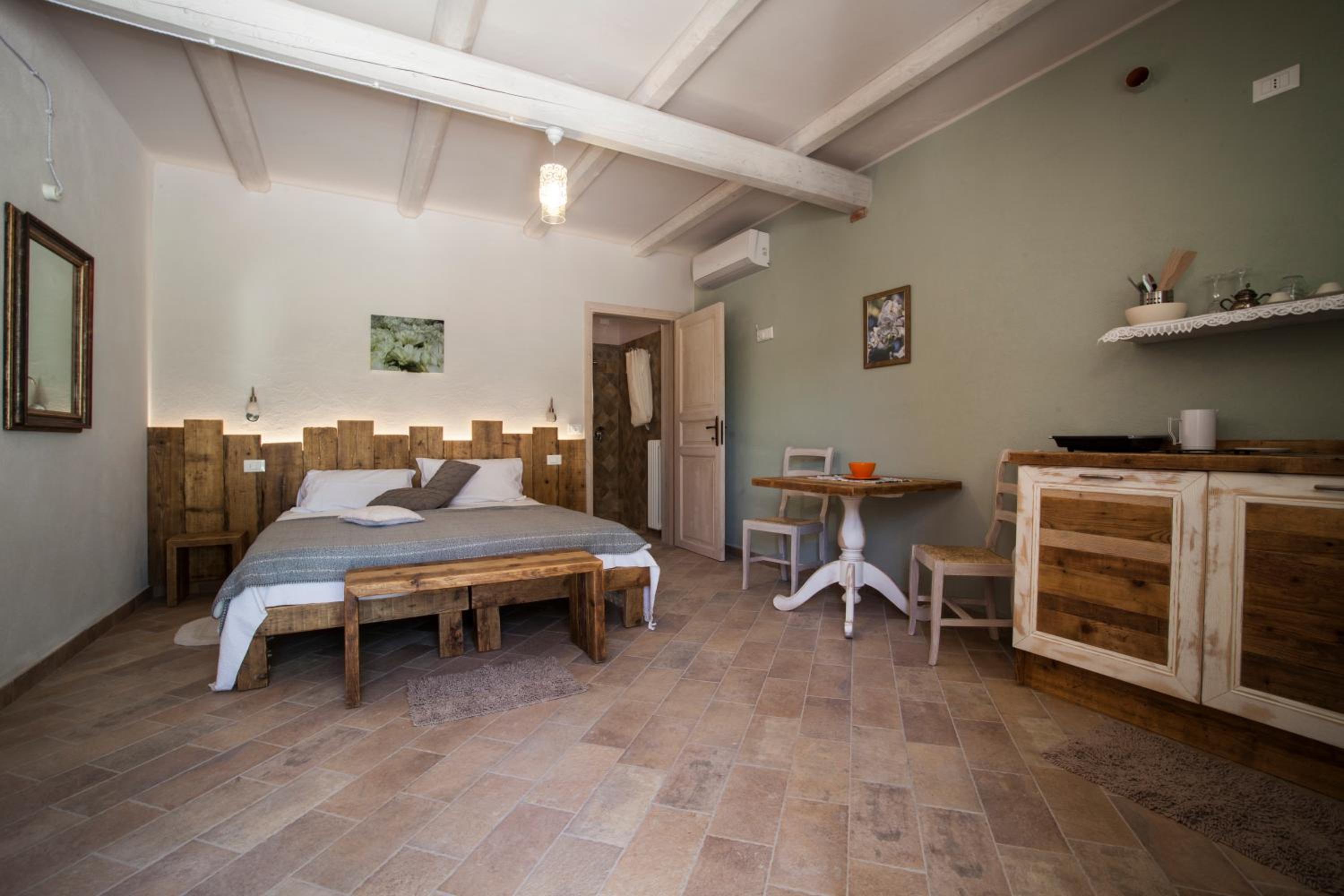 Large Double Room photo 1