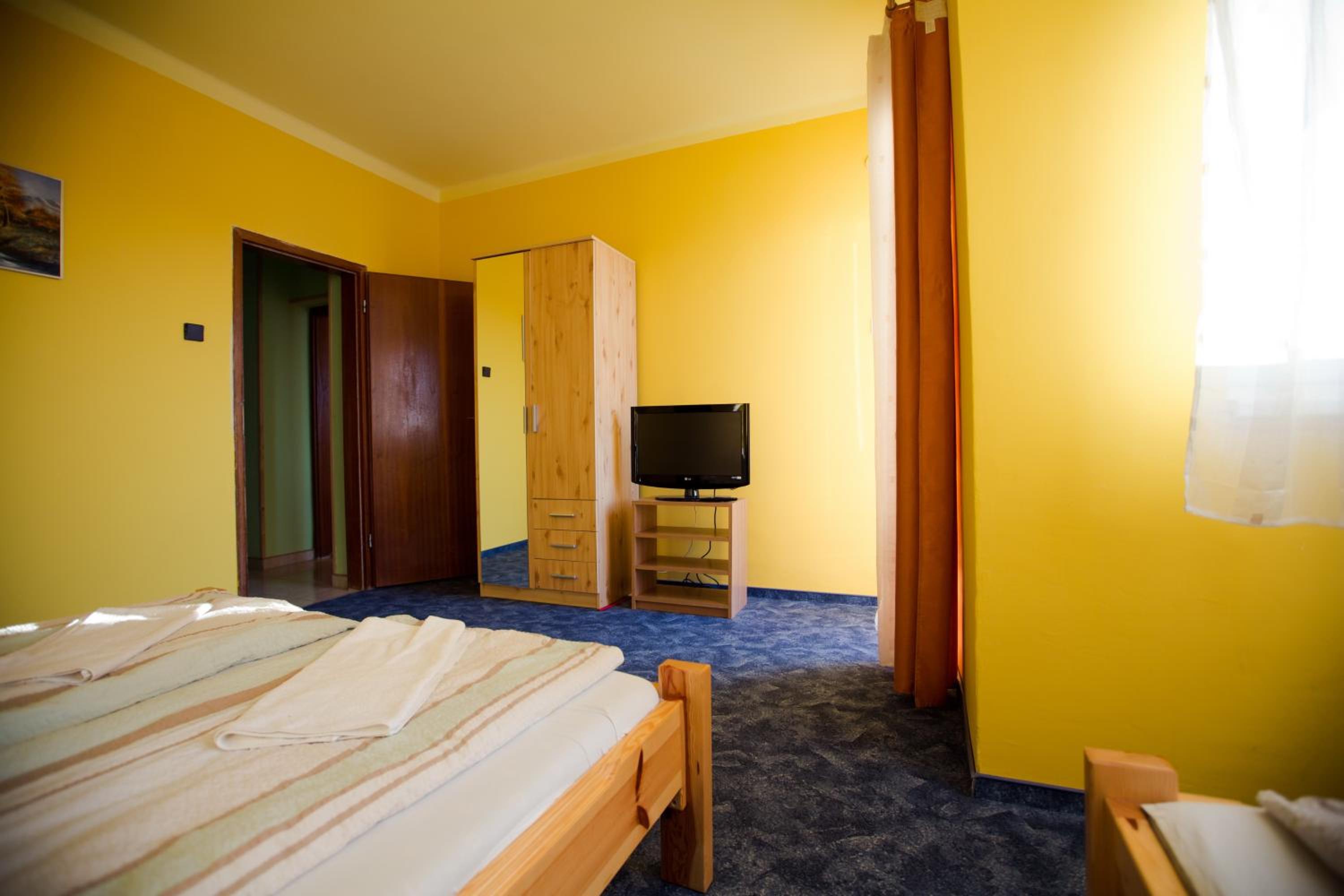Quadruple Room with Shared Bathroom photo 1