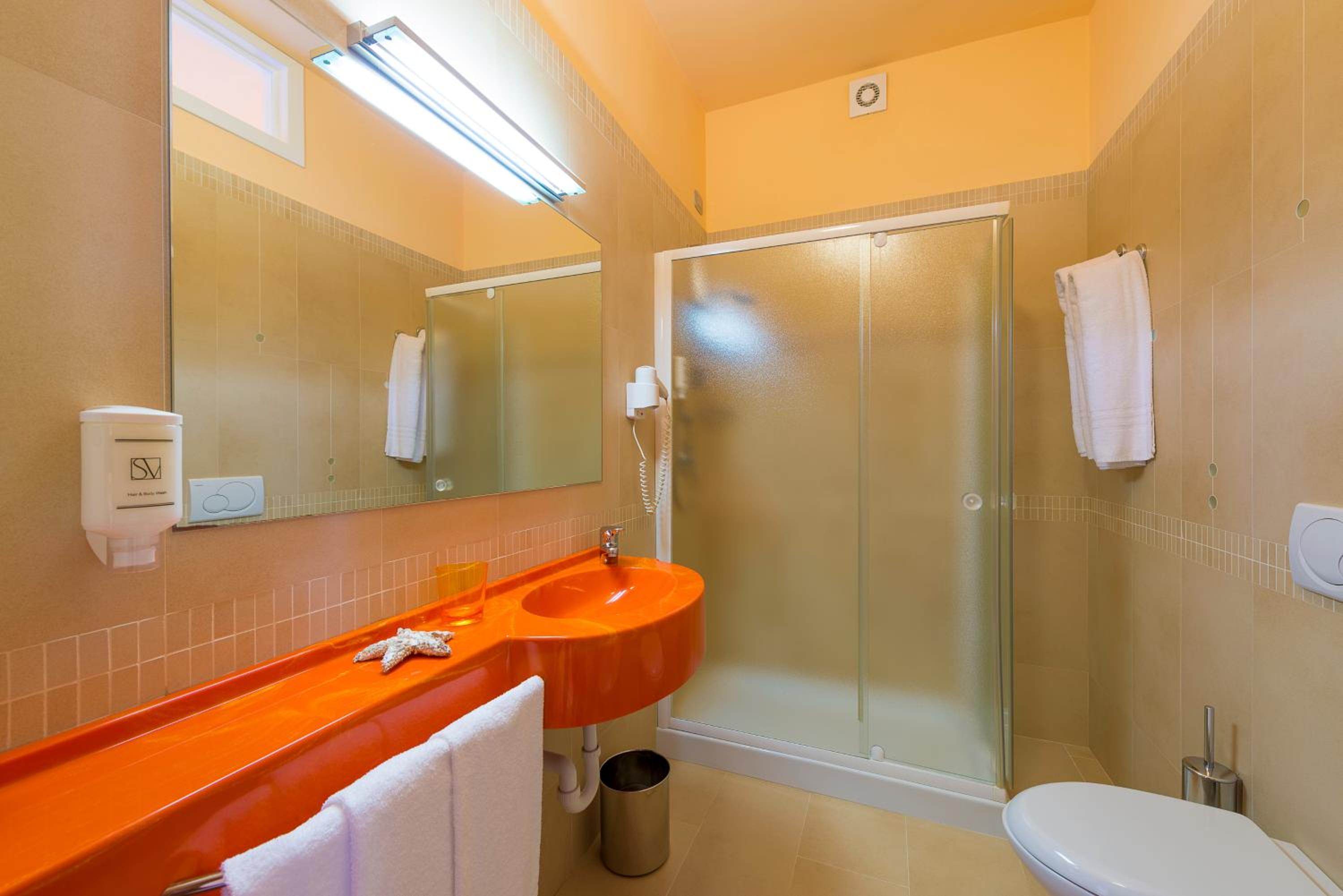 Double or Twin Room photo 3