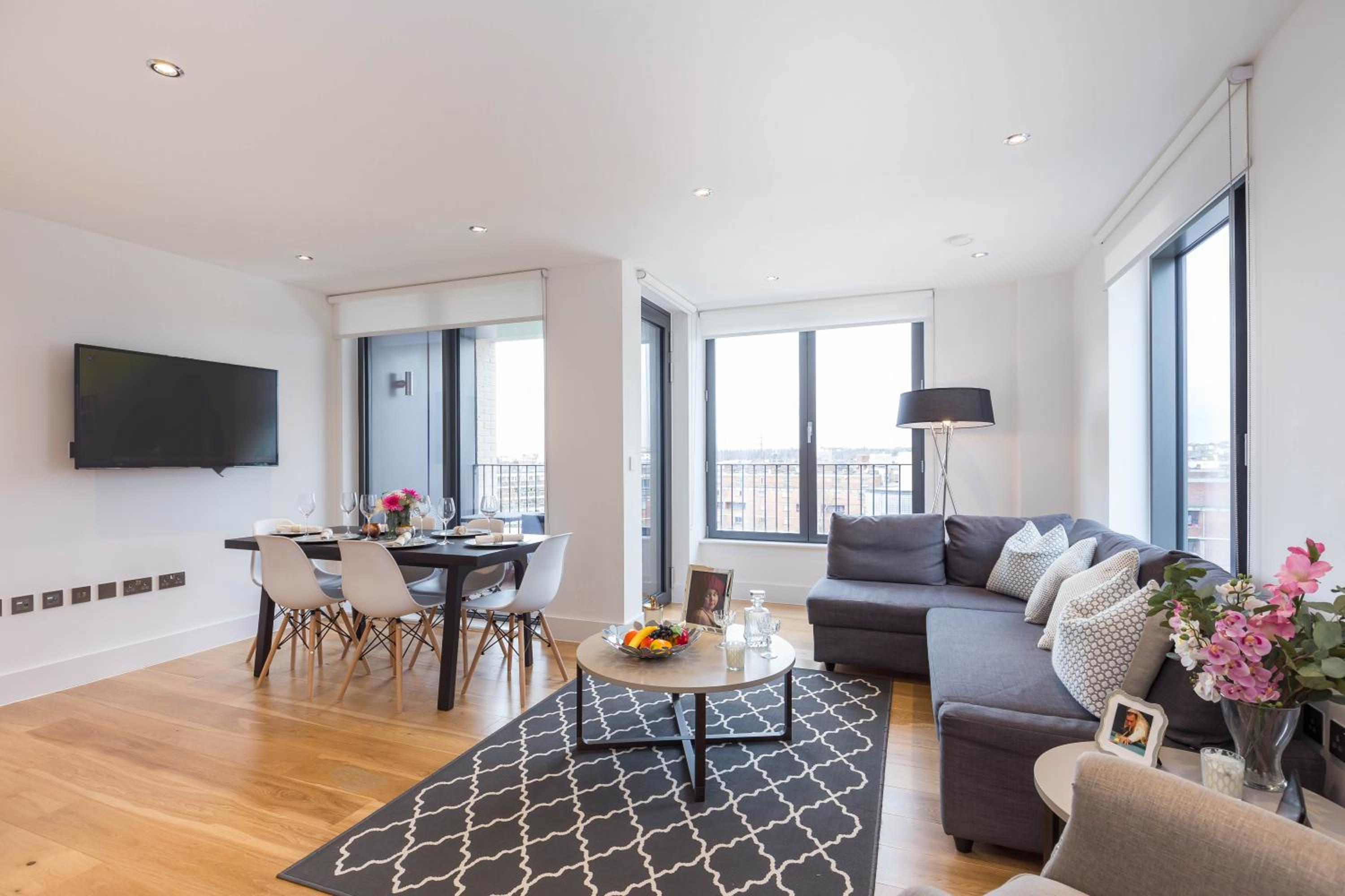 Deluxe Two-Bedroom Apartment with Balcony photo 1