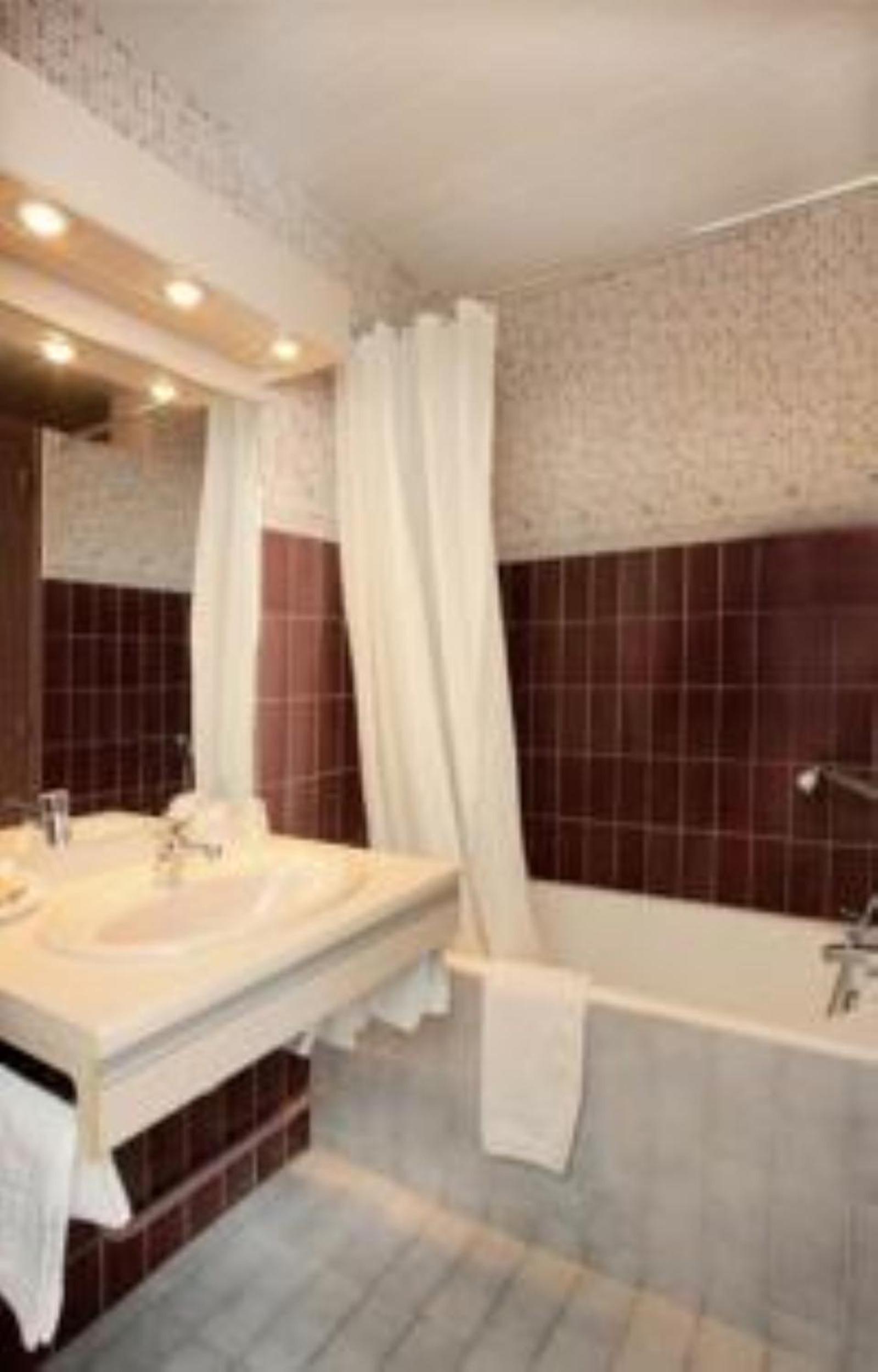 Family Room with Balcony (2 Adults + 2 Children) photo 2
