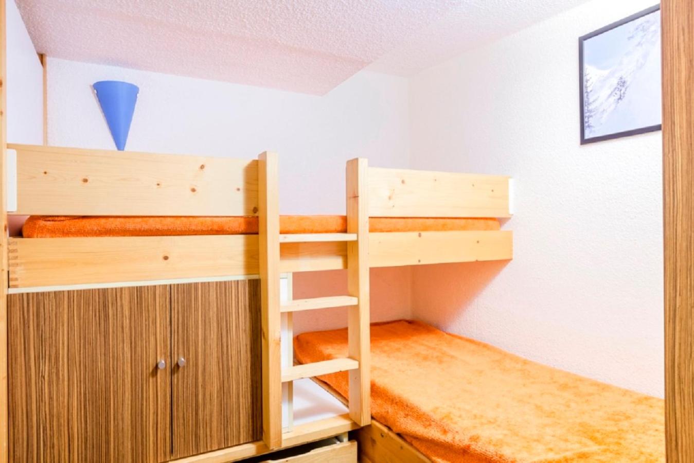 Select Studio (6 People)