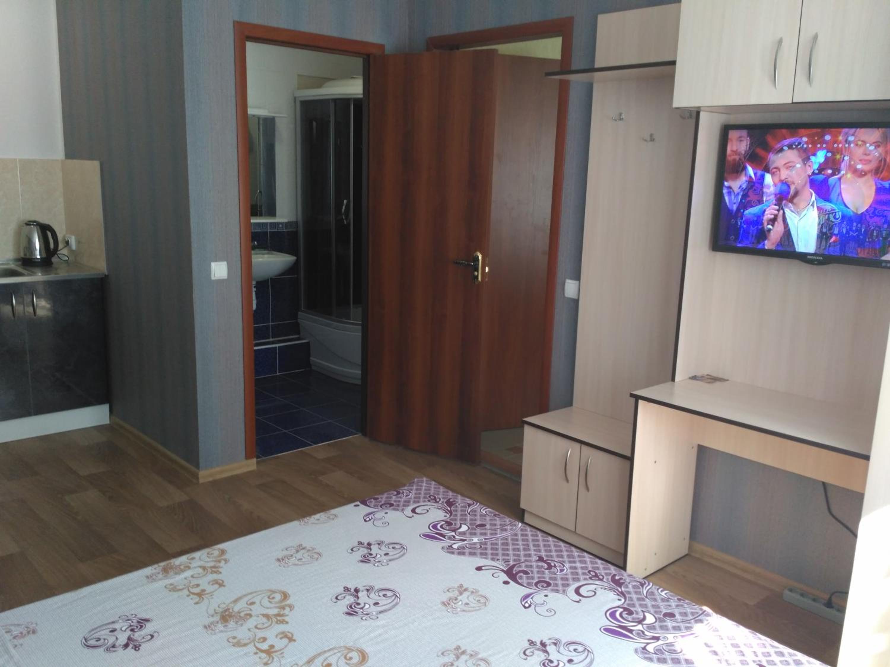 Comfort Triple Room with Shower photo 2
