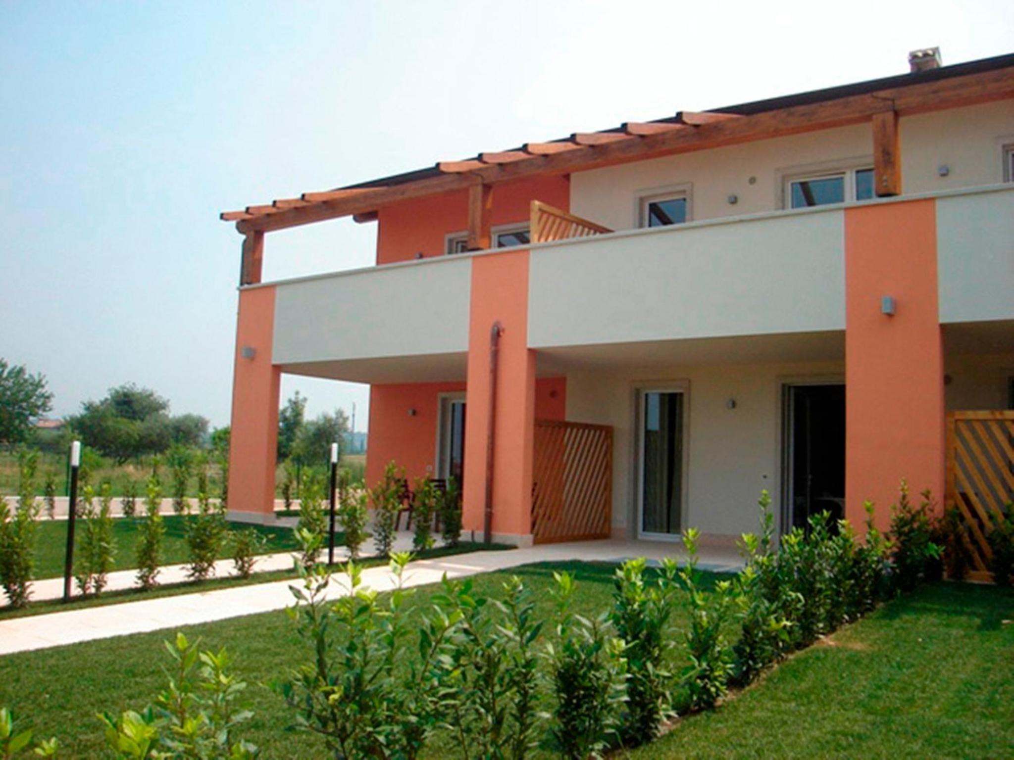 Comfort One-Bedroom Apartment with Terrace and Frontal Lake View - Photo 10