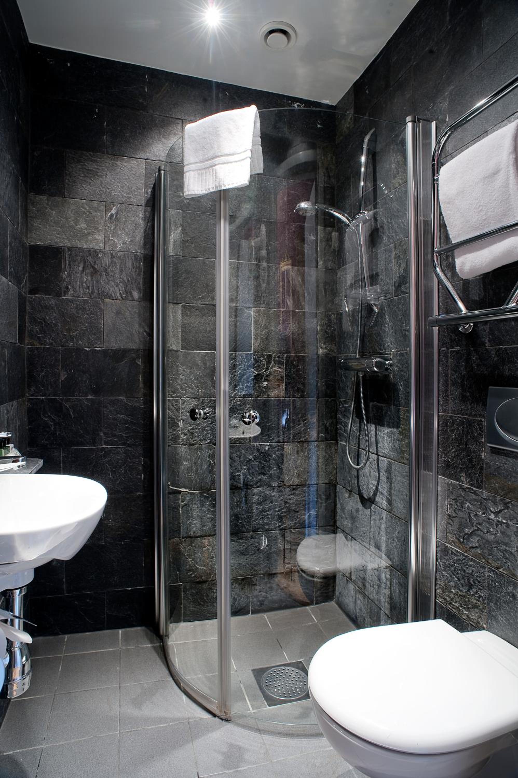 Small Double Room - Photo 3