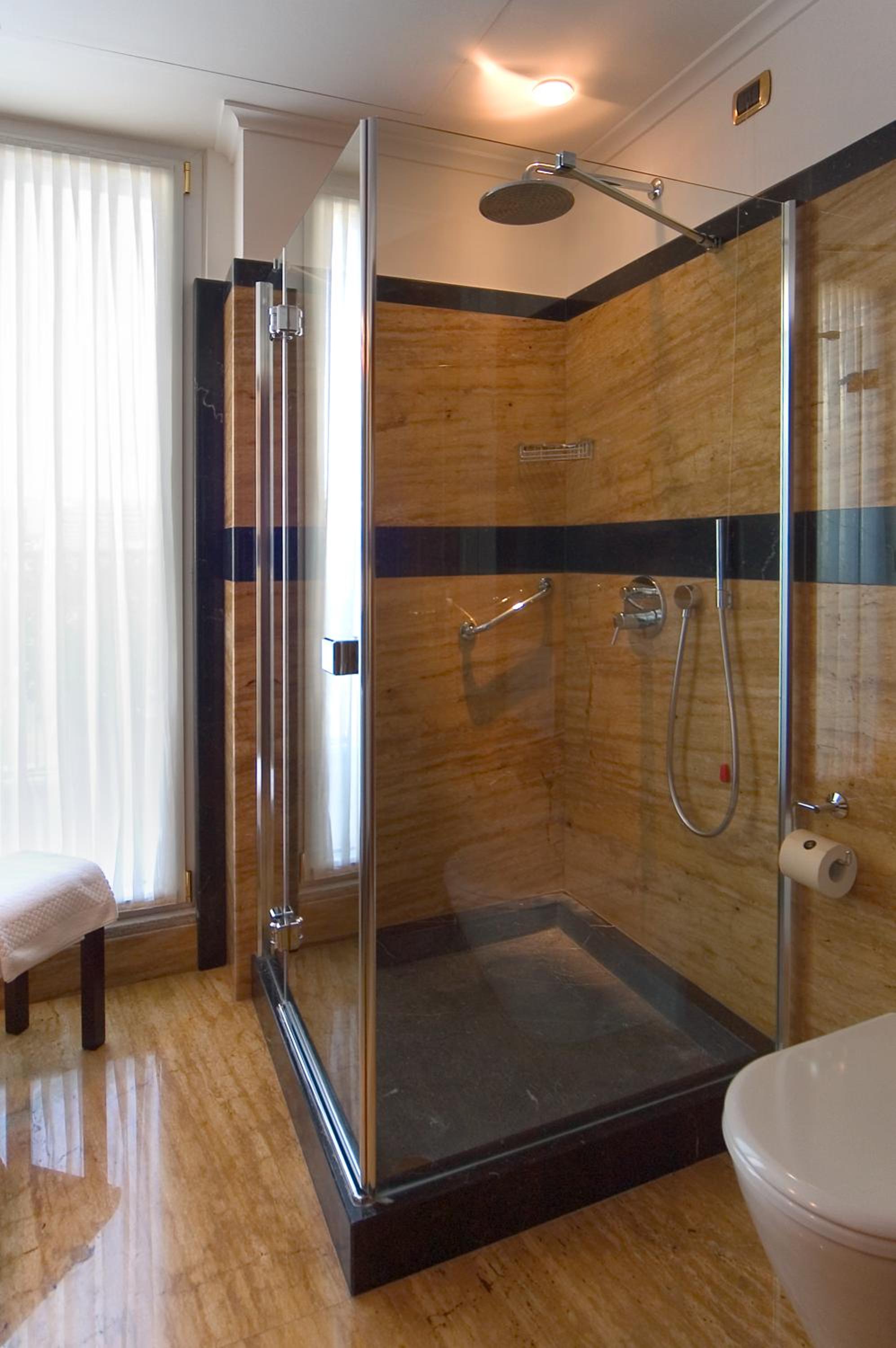 Deluxe Double or Twin Room photo 2