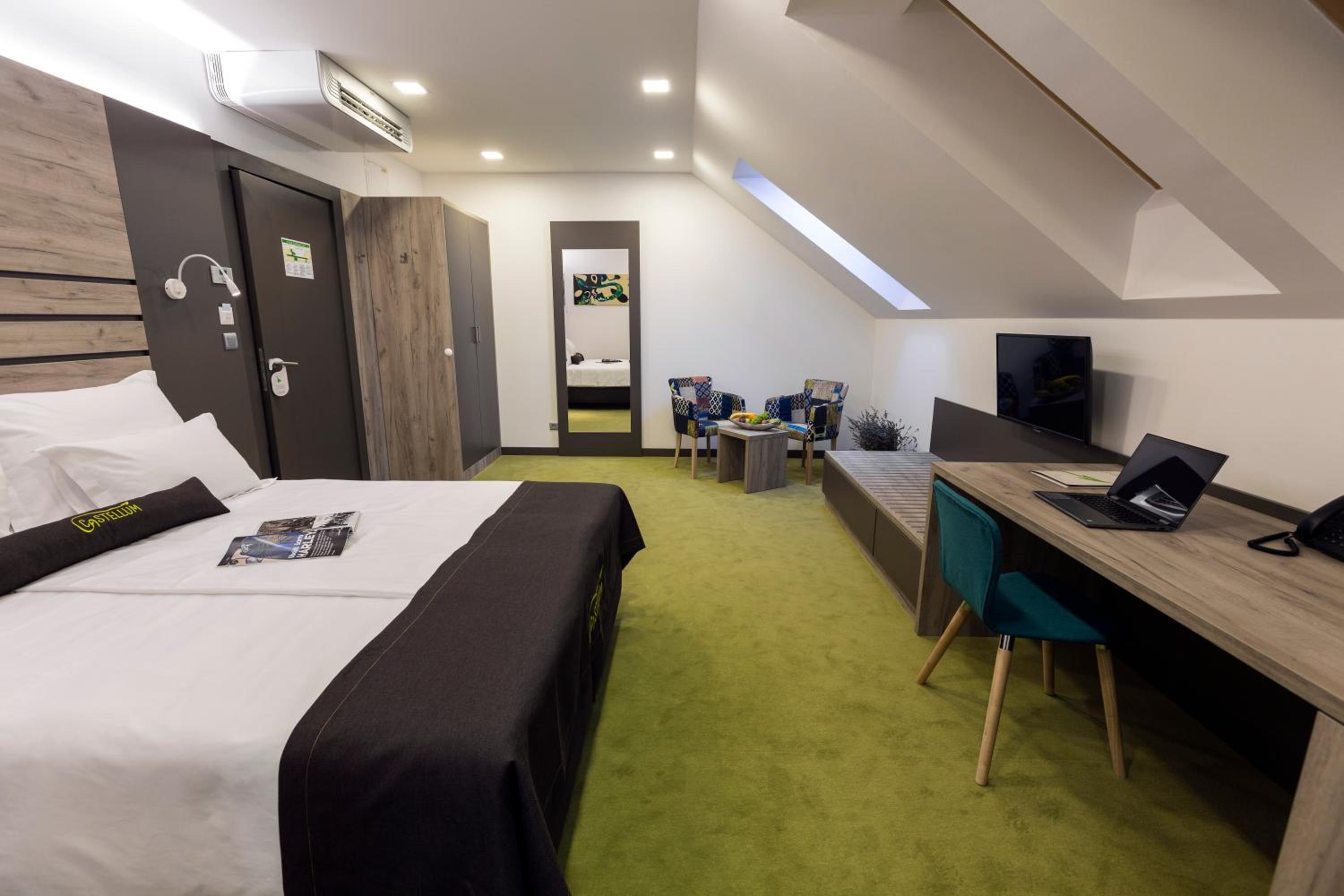 Standard Double or Twin Room - Photo 2