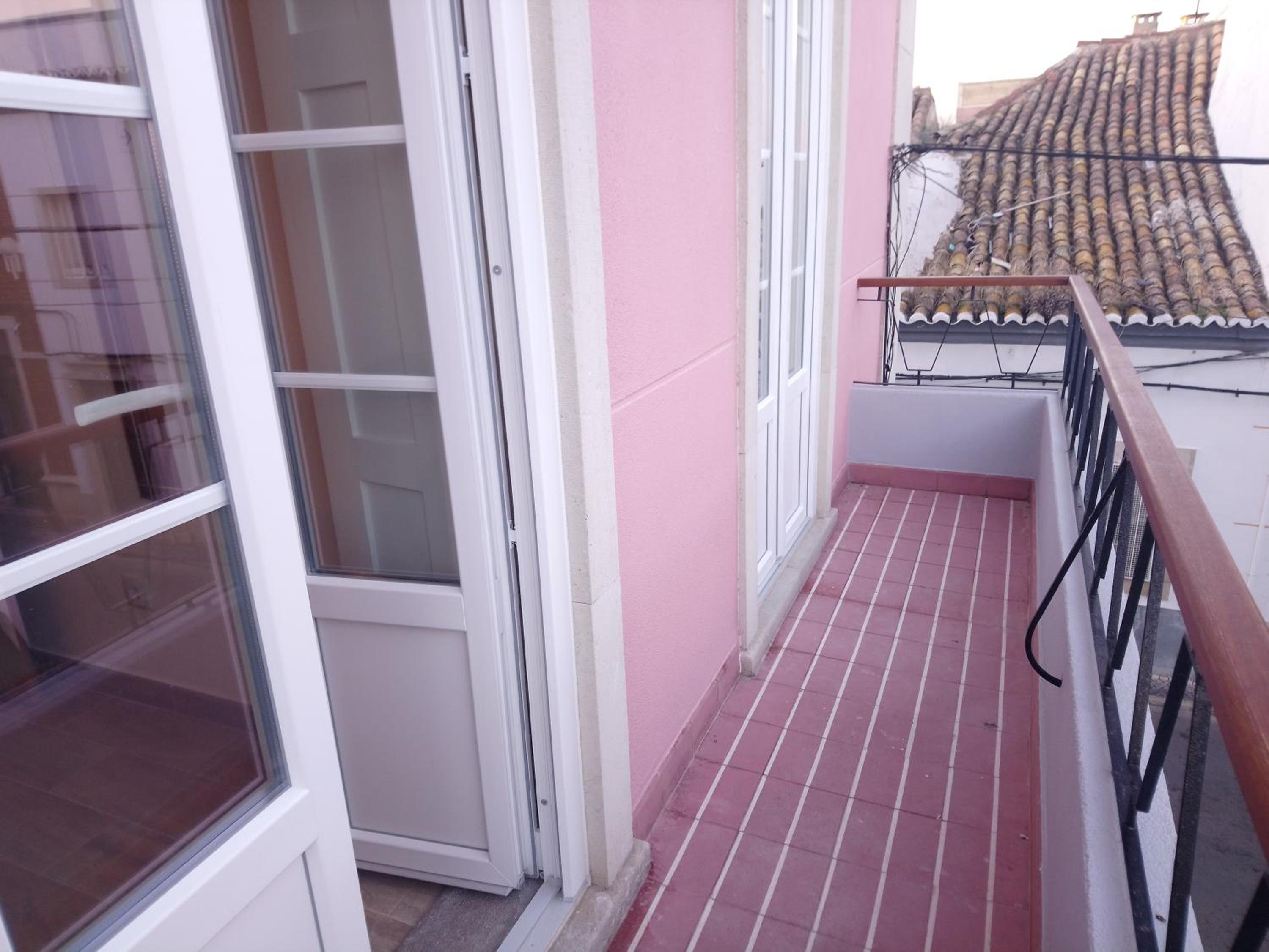 Twin Room with Balcony - Photo 2