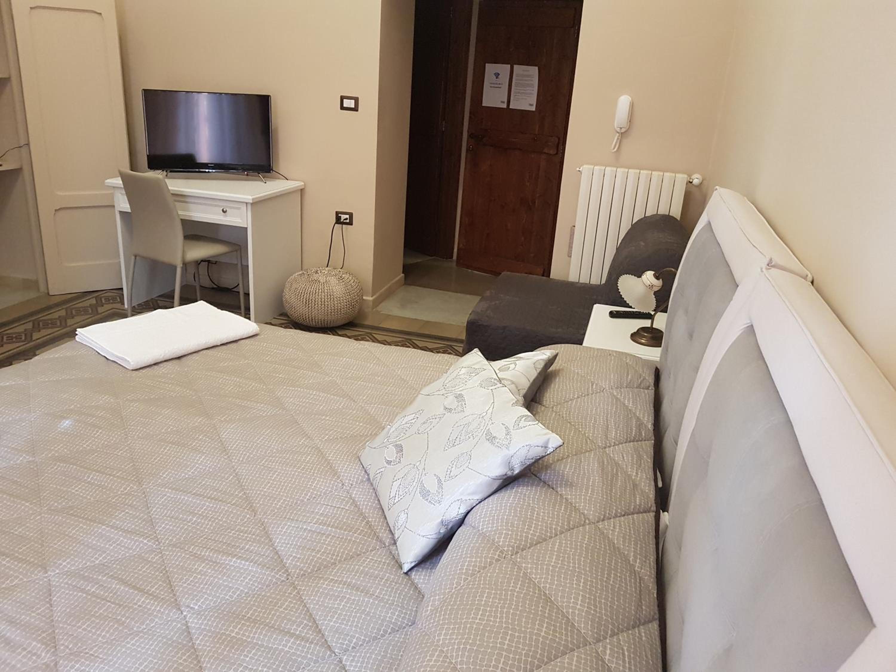 Double or Twin Room photo 3
