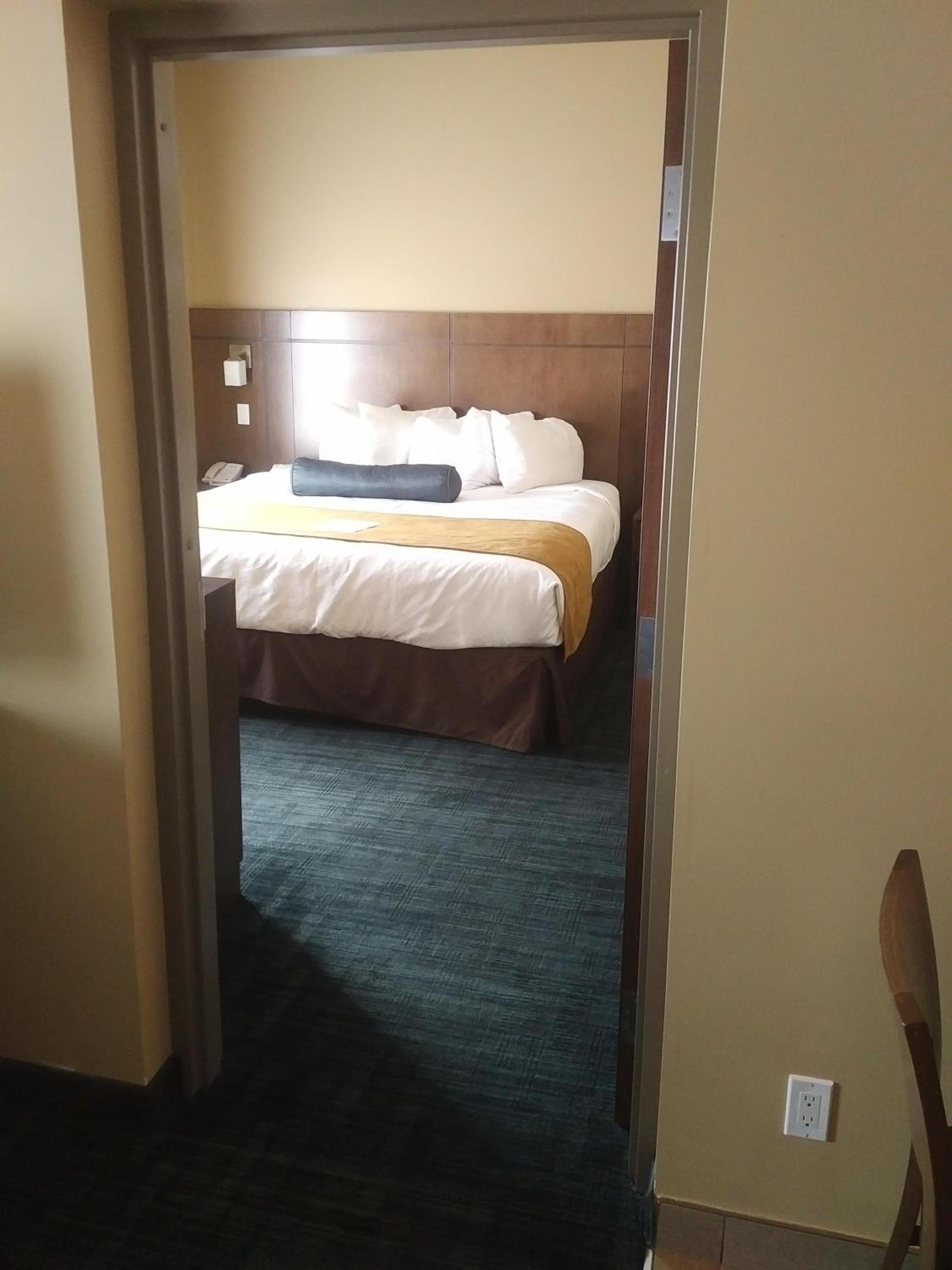 King Suite with Kitchenette - Non-Smoking