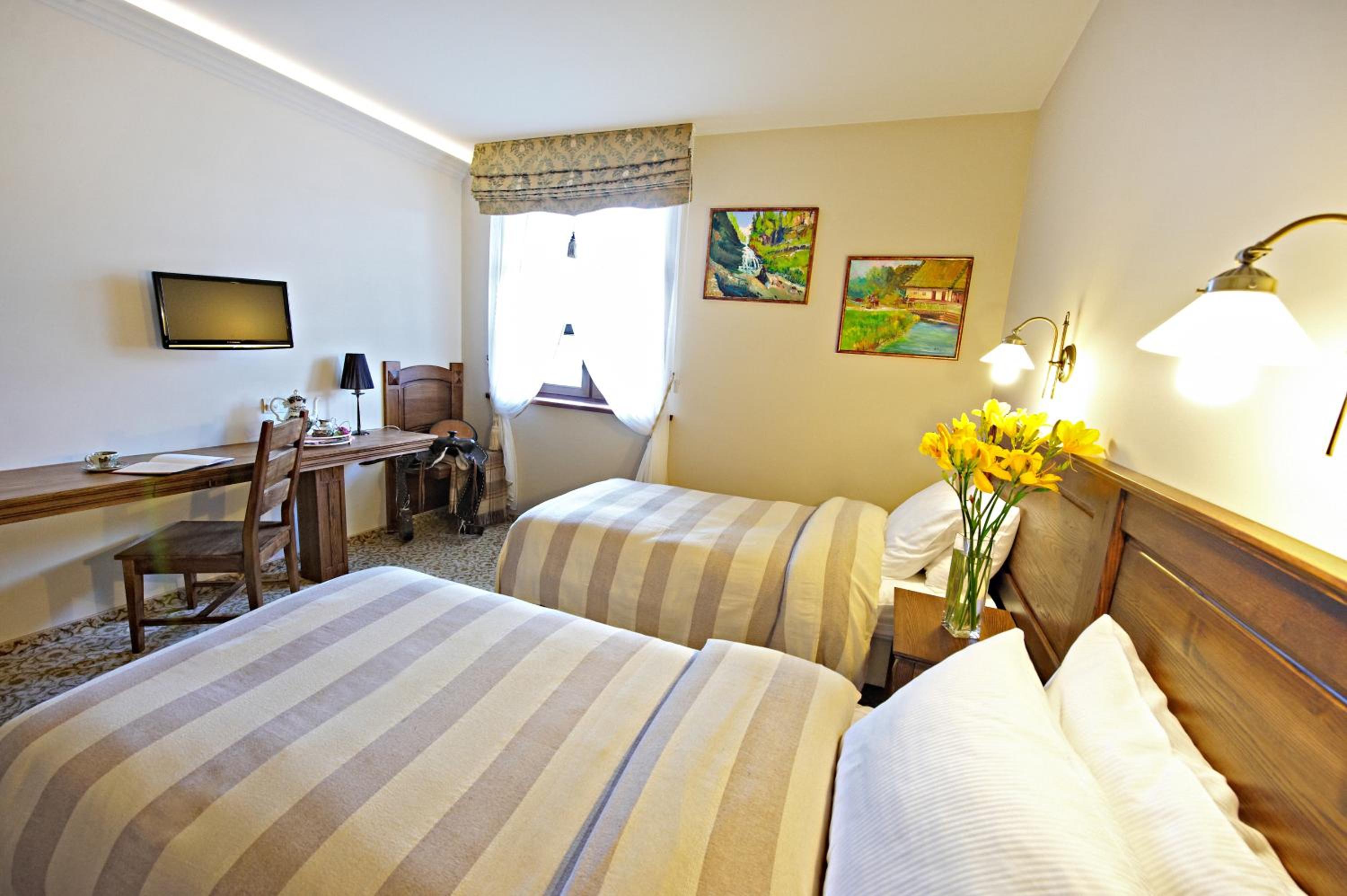 Double or Twin Room - Photo 3