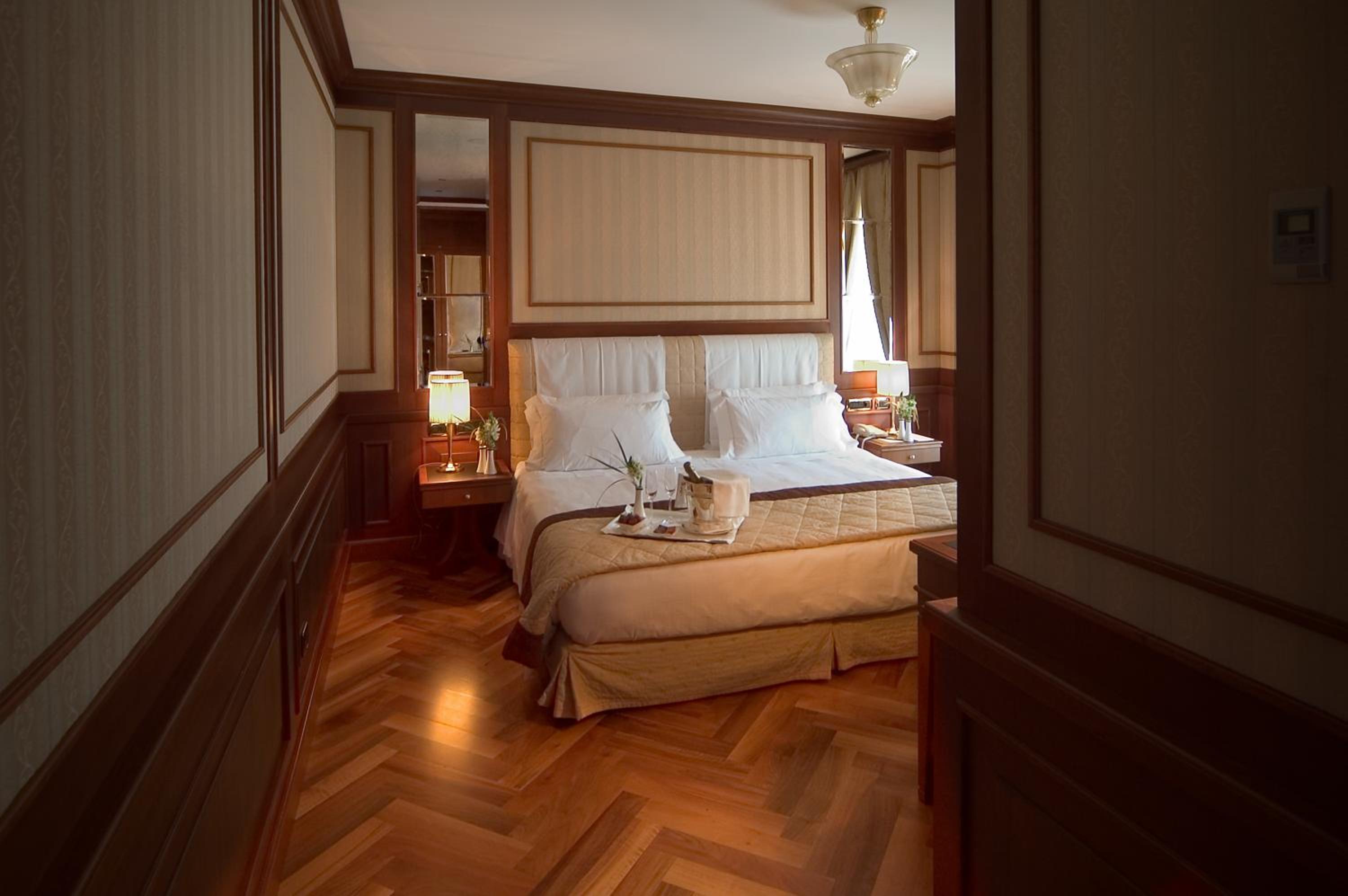 Deluxe Double or Twin Room photo 1