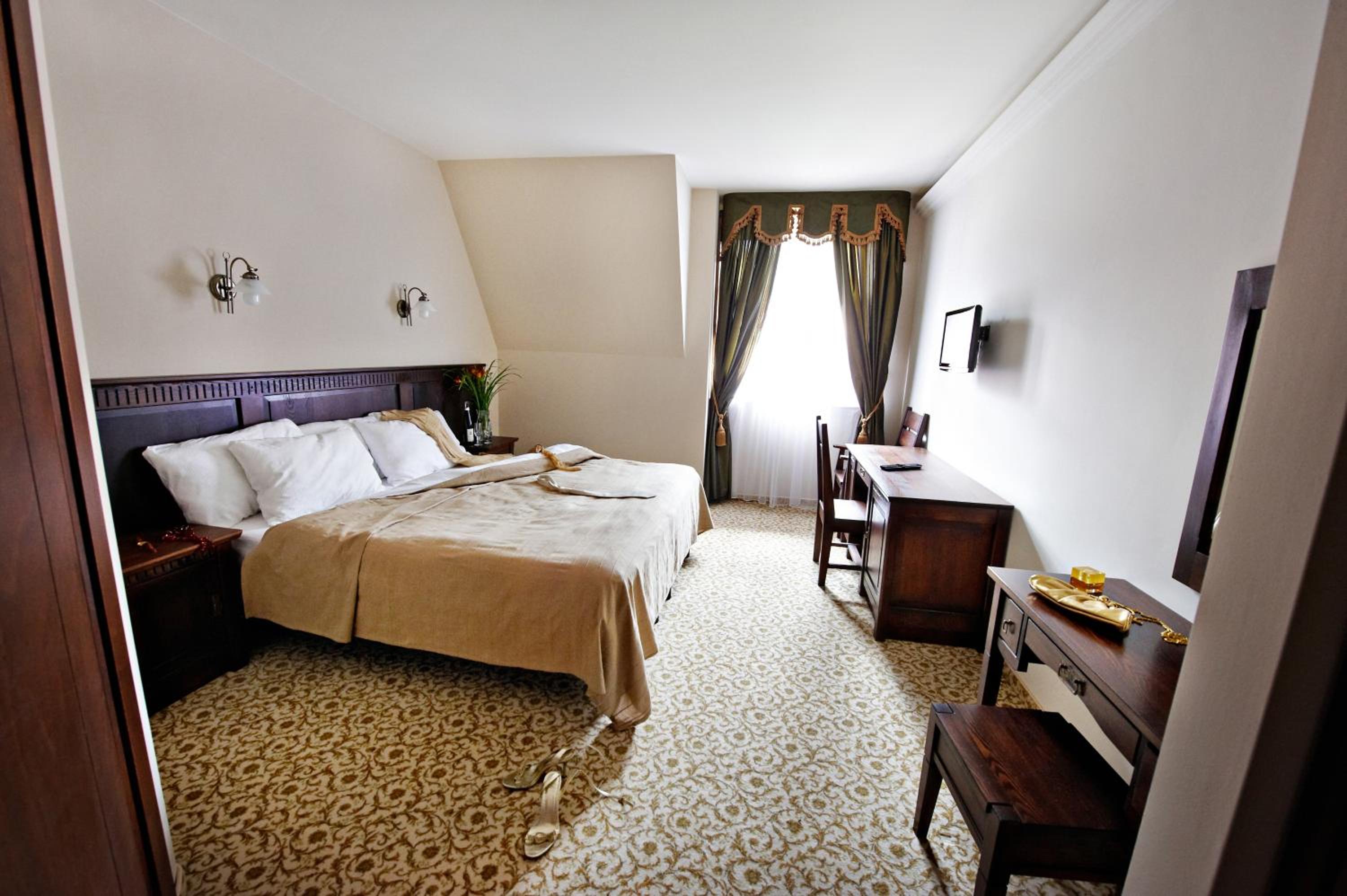 Double or Twin Room - Photo 6
