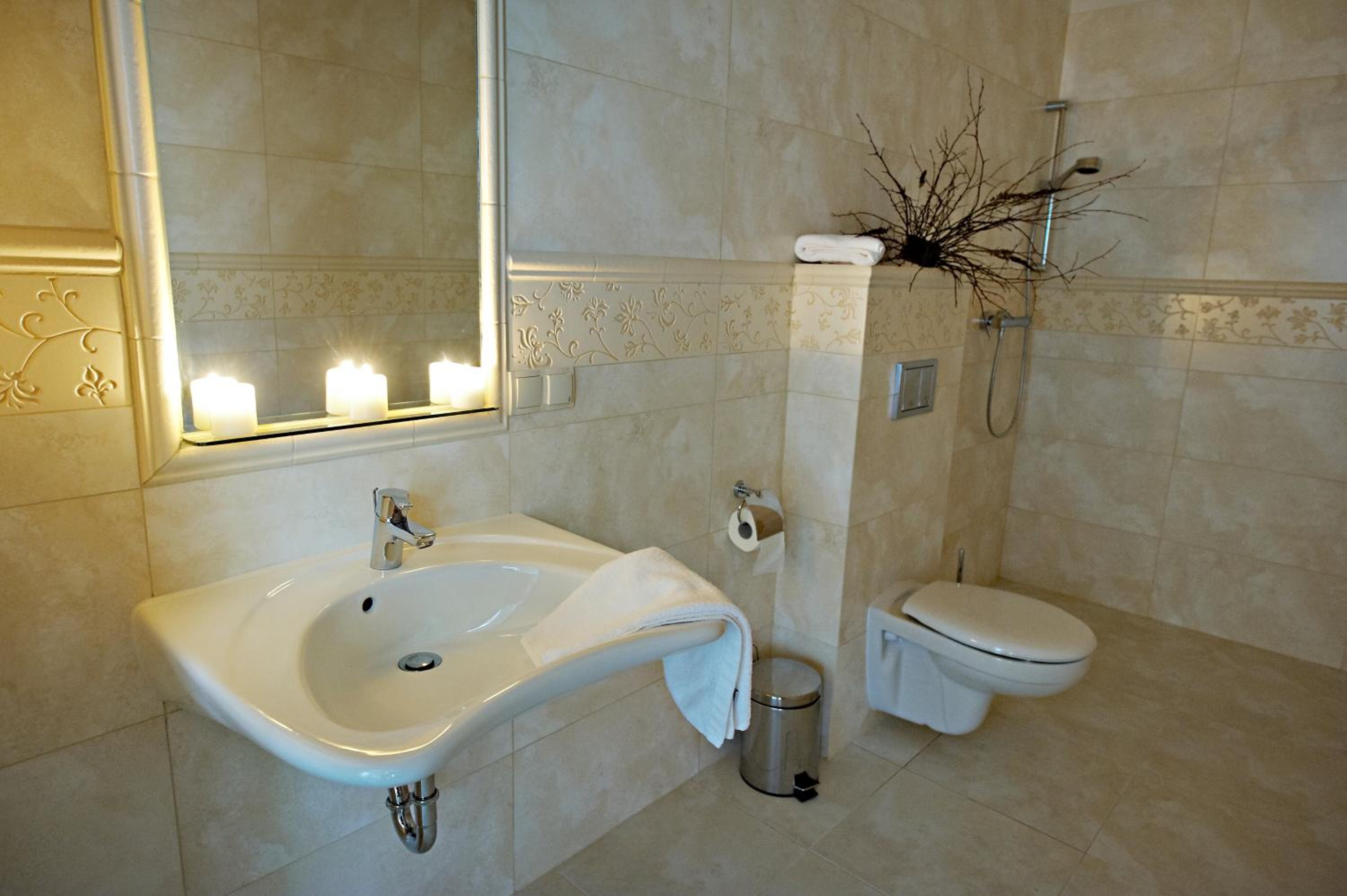 Double or Twin Room - Photo 8
