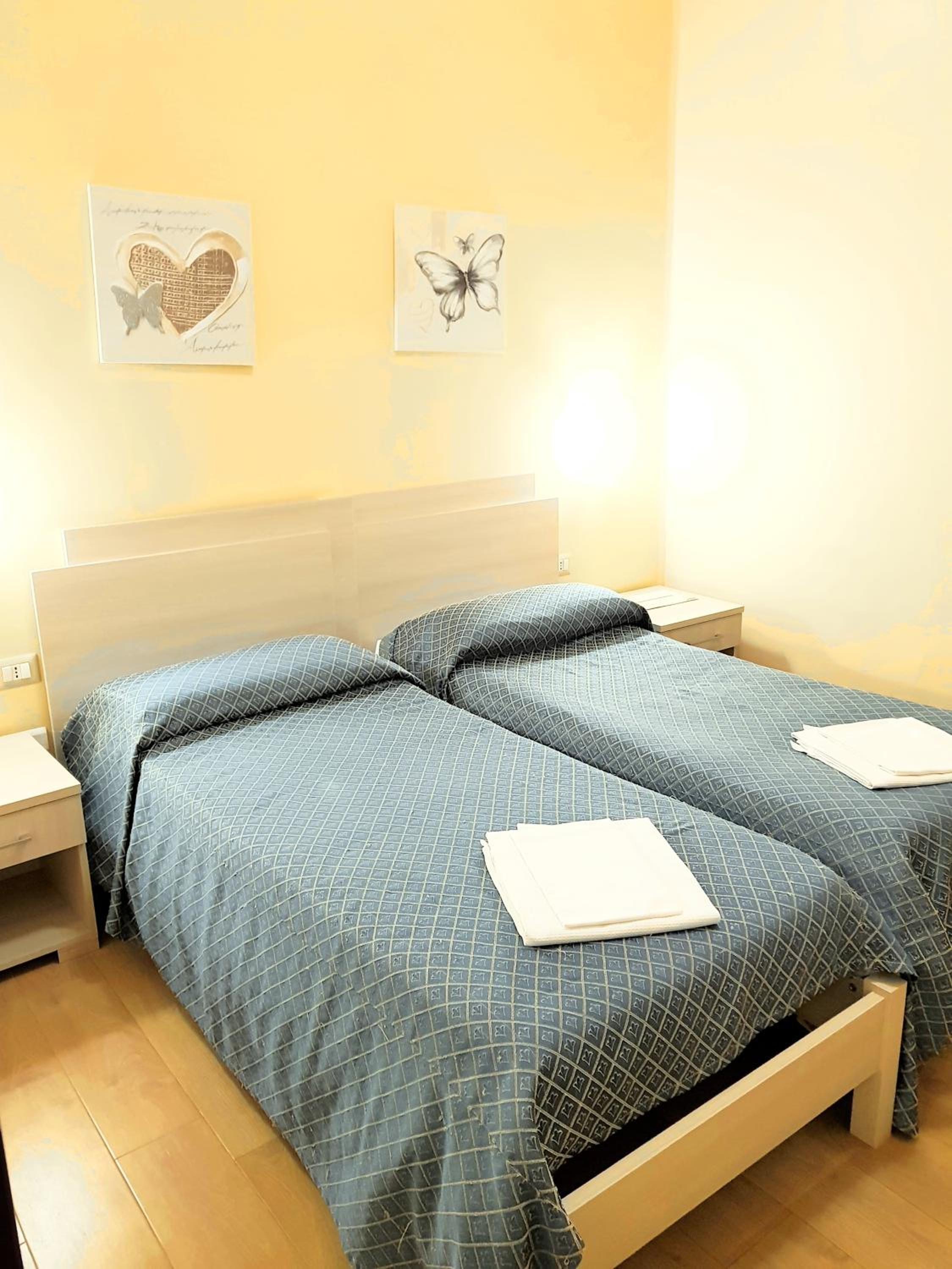 Twin Room - Photo 3