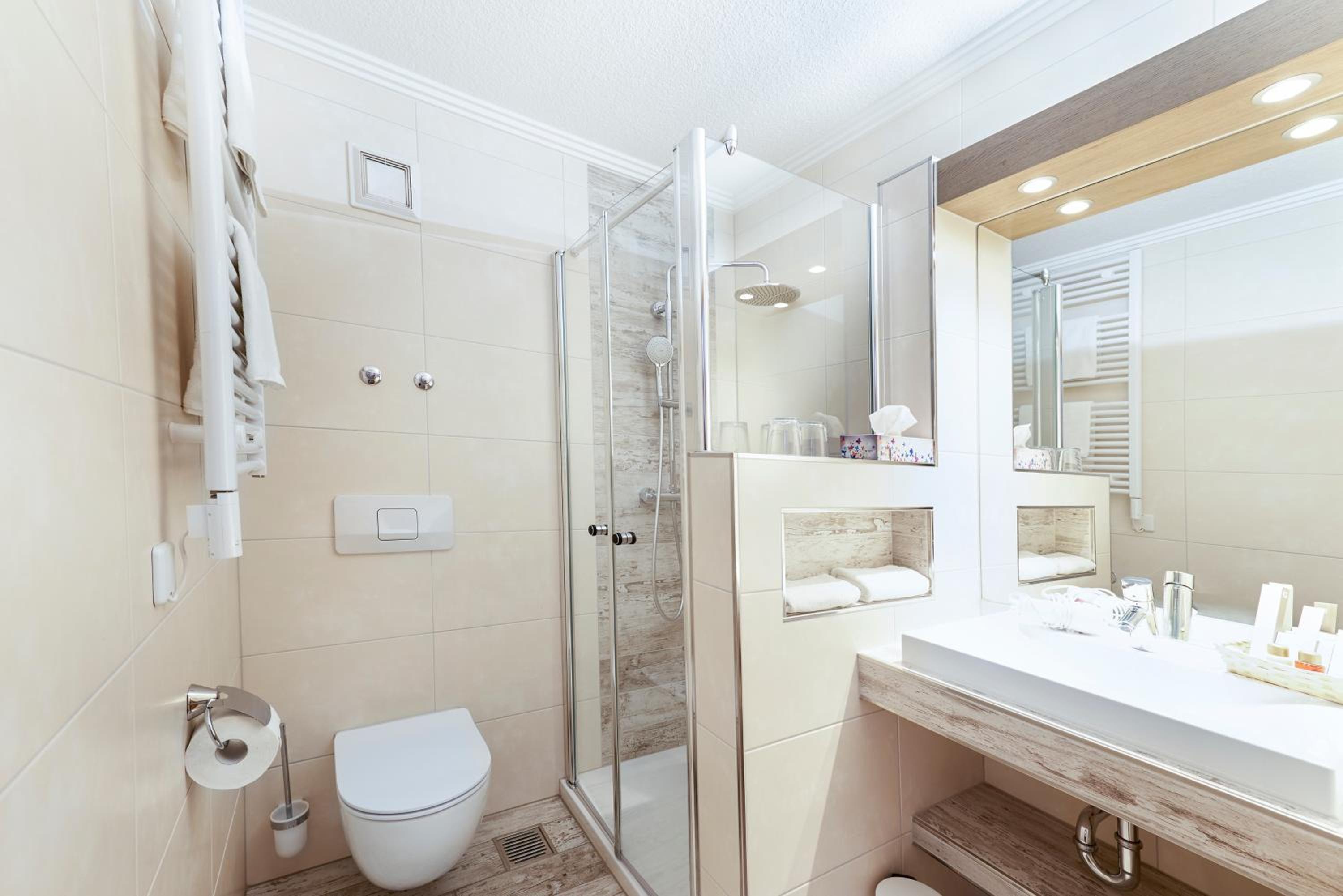 Deluxe Double or Twin Room - Photo 5