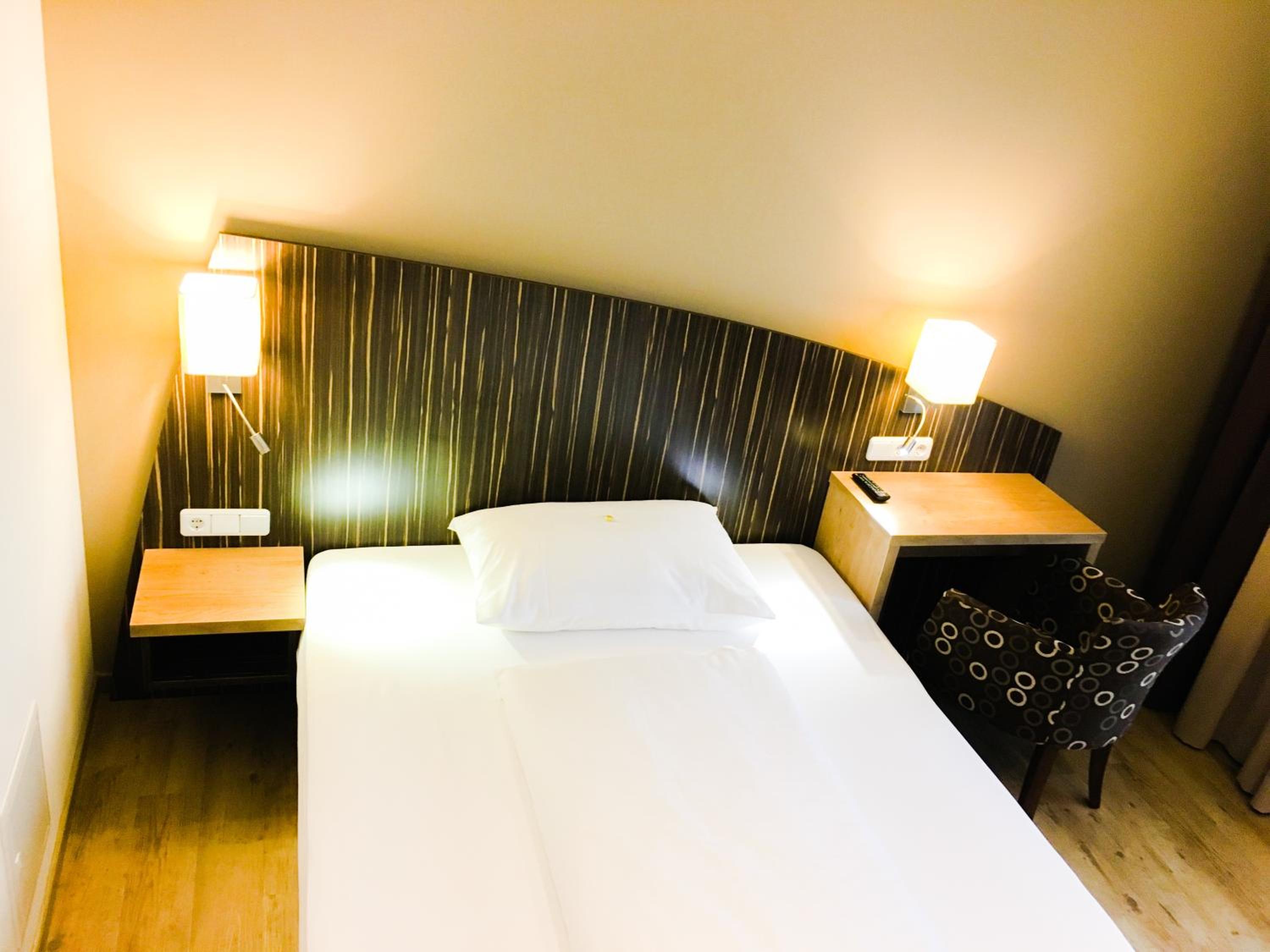 Budget Double Room photo 2
