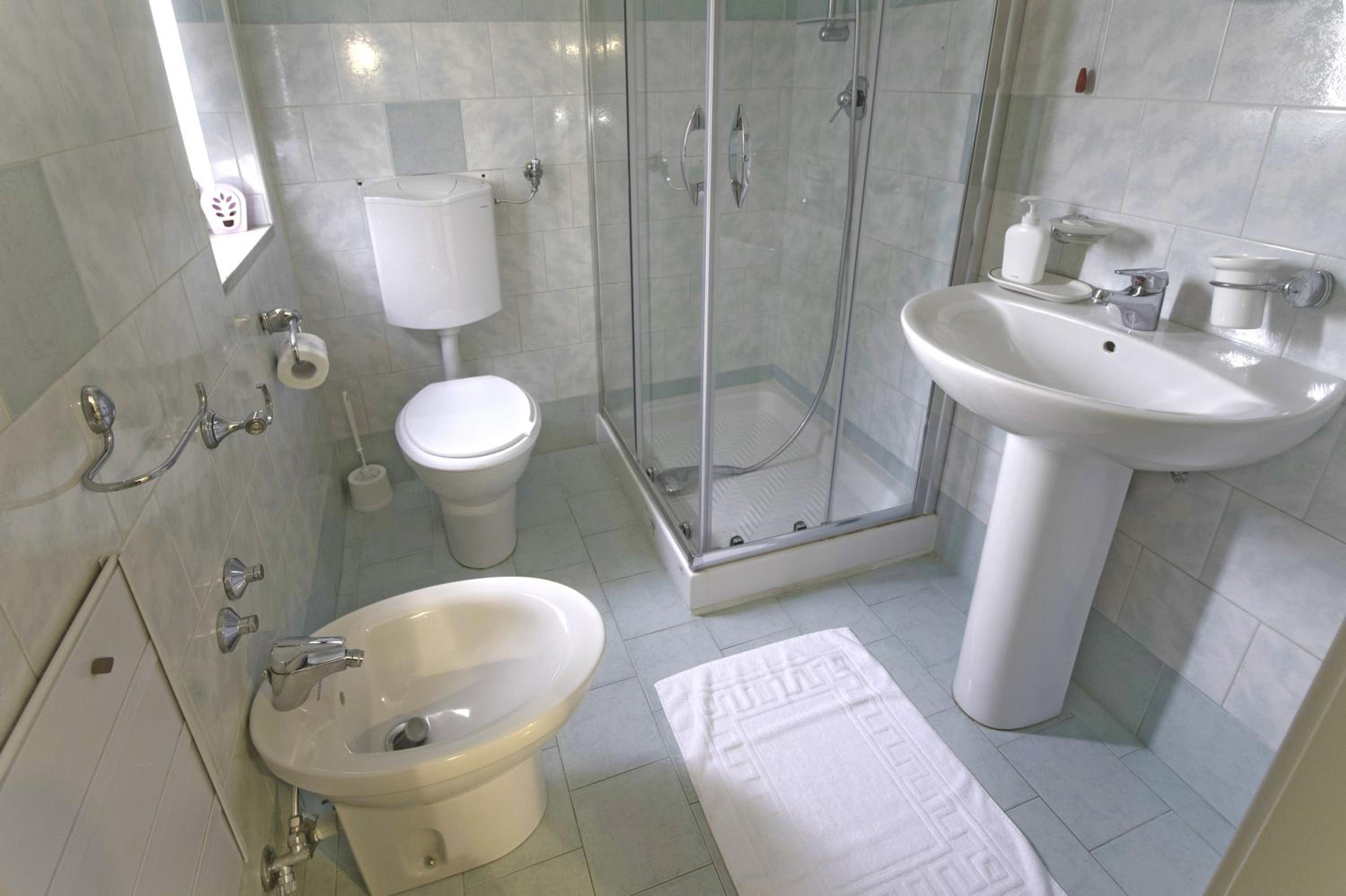 Budget Double Room photo 2