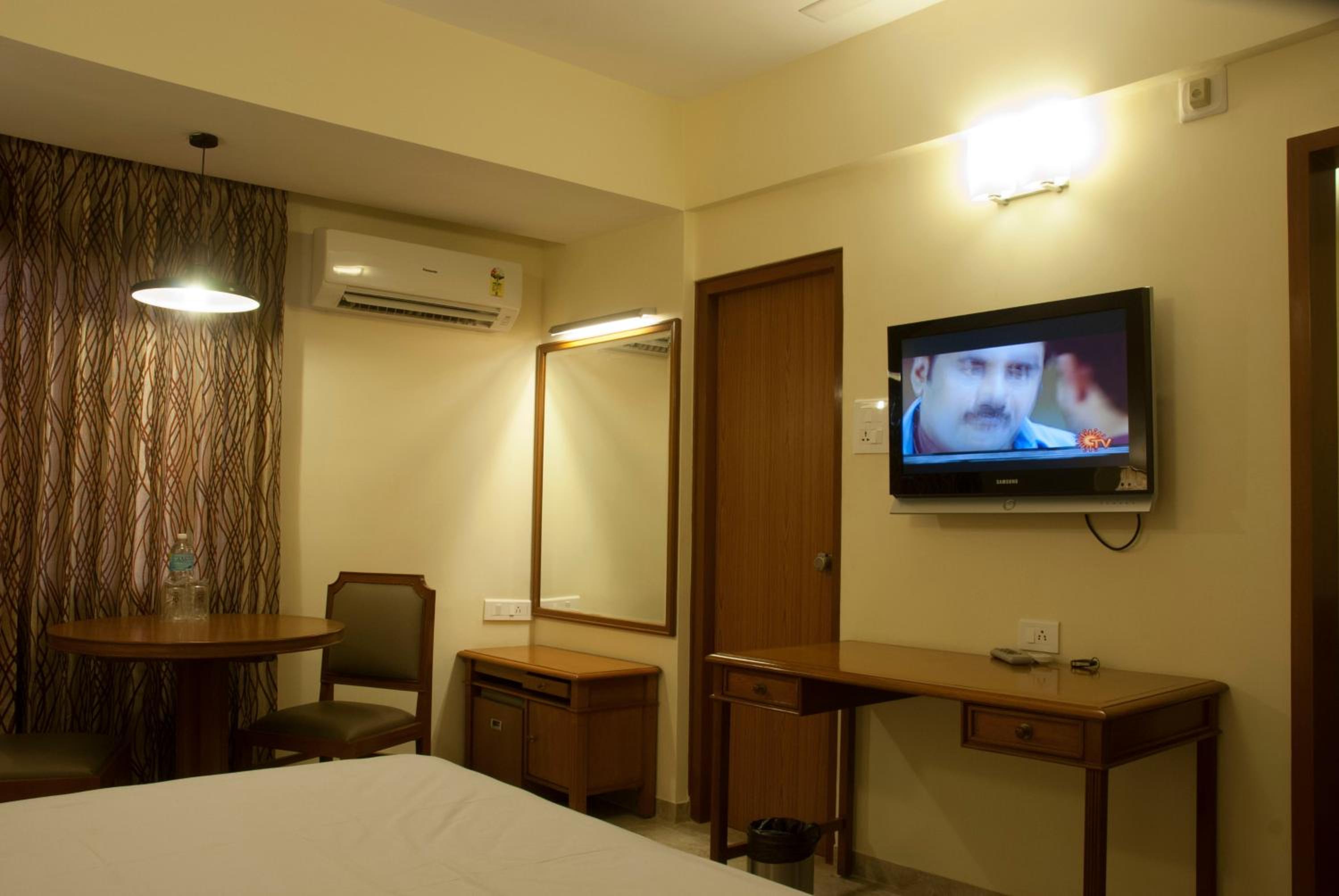 Club Double Room - Photo 8