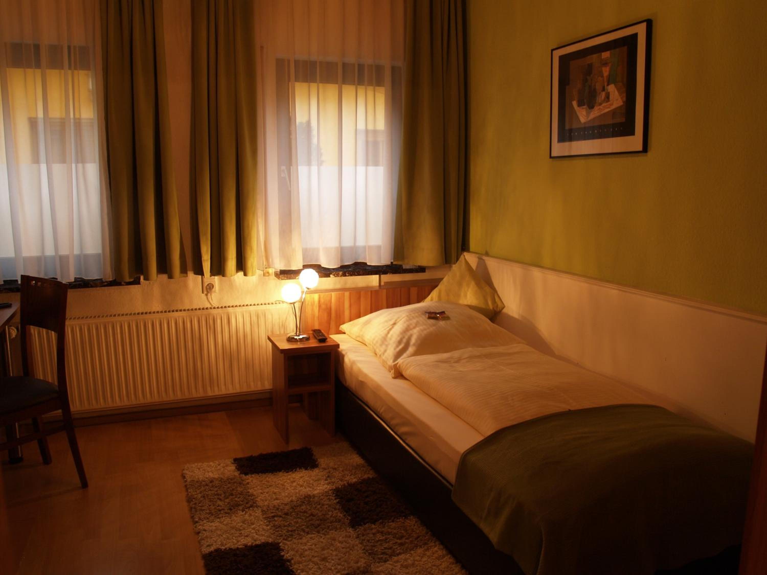Single Room - Photo 1