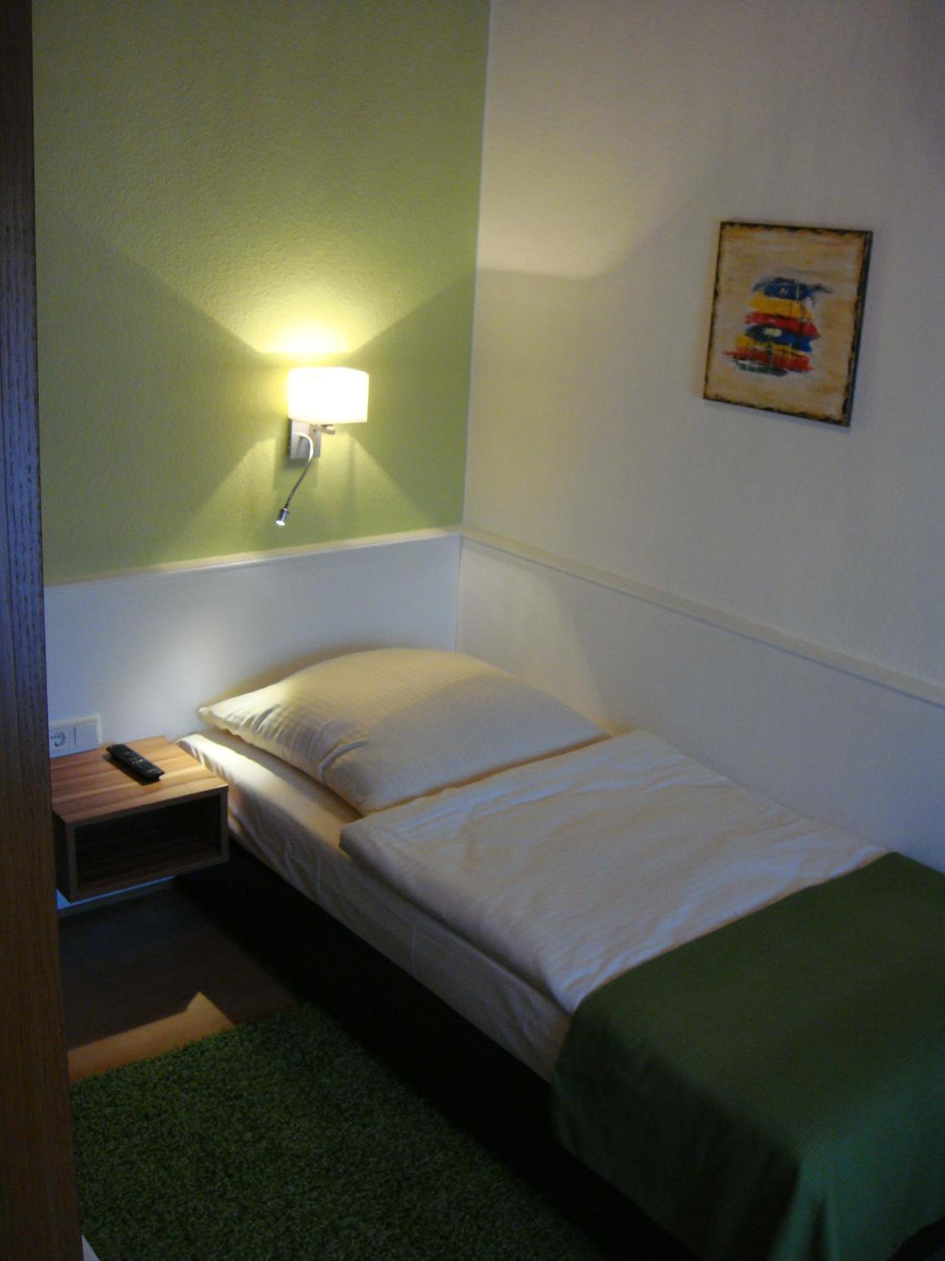 Single Room - Photo 2
