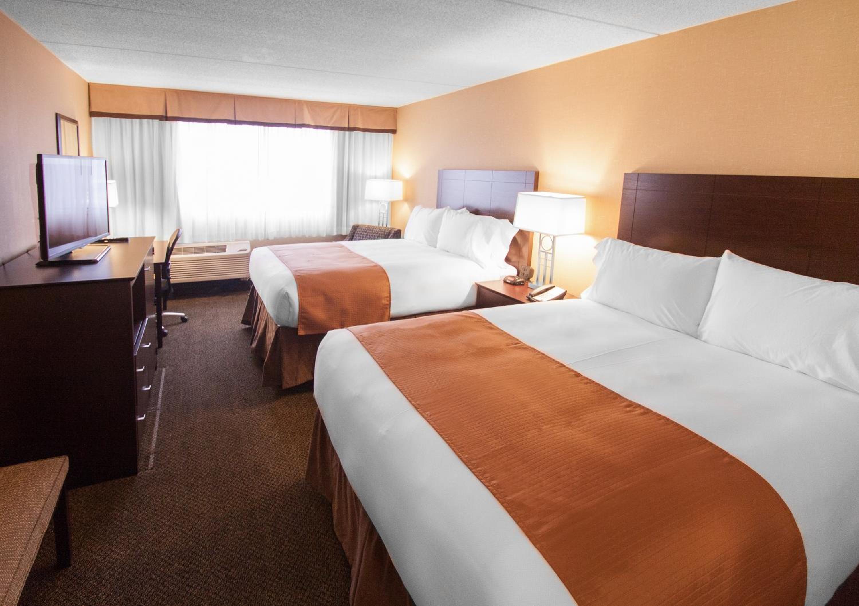 Queen Room with Two Queen Beds - Non-Smoking