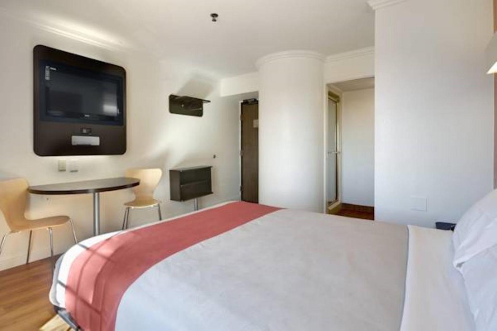 Queen Room - Non-Smoking - Photo 8