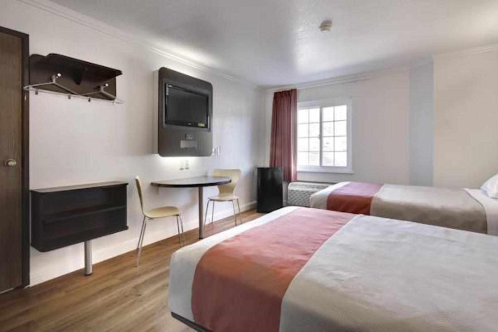 Quadruple Room - Non-Smoking - Photo 4