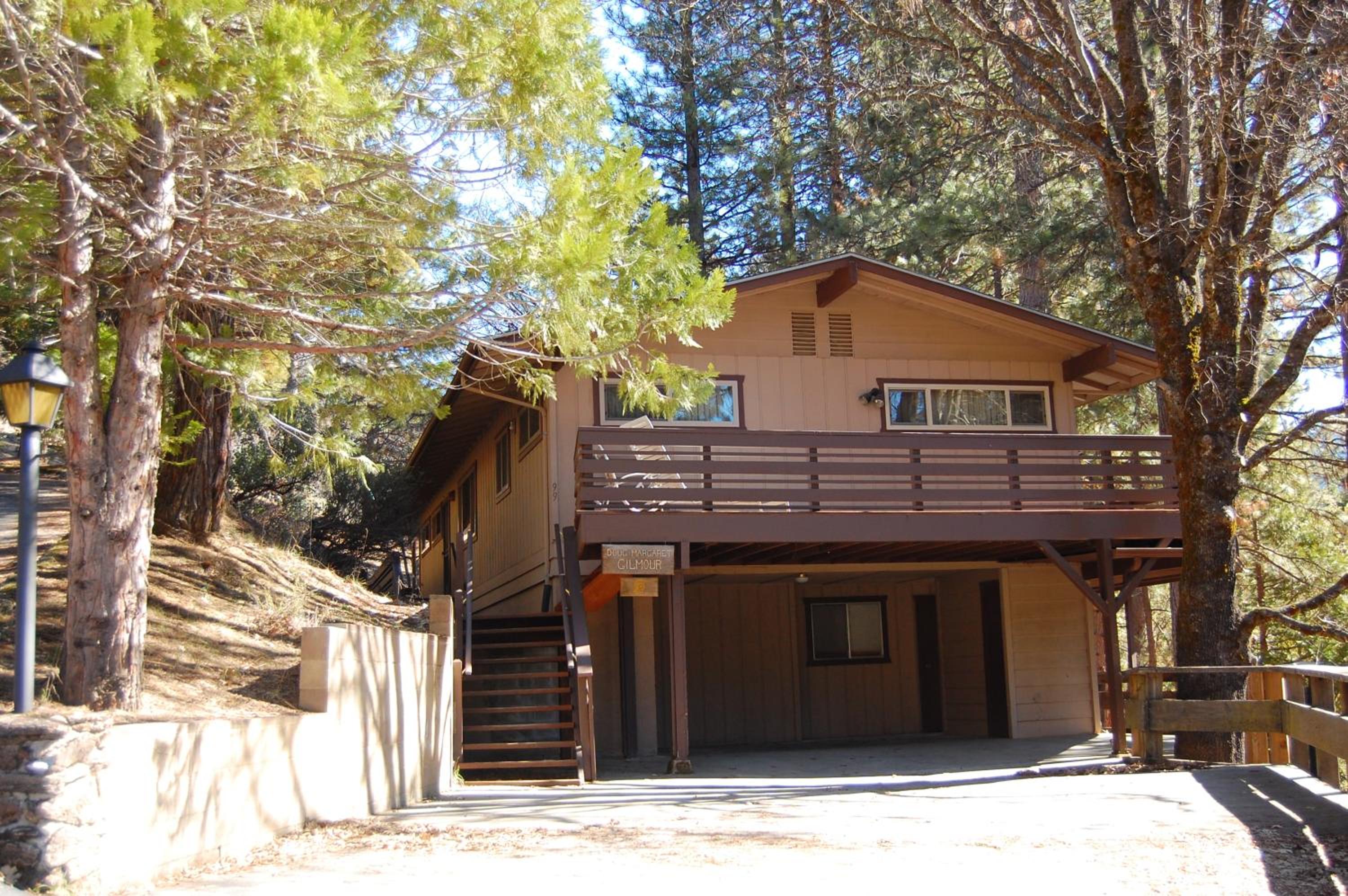 Five-Bedroom House photo 2