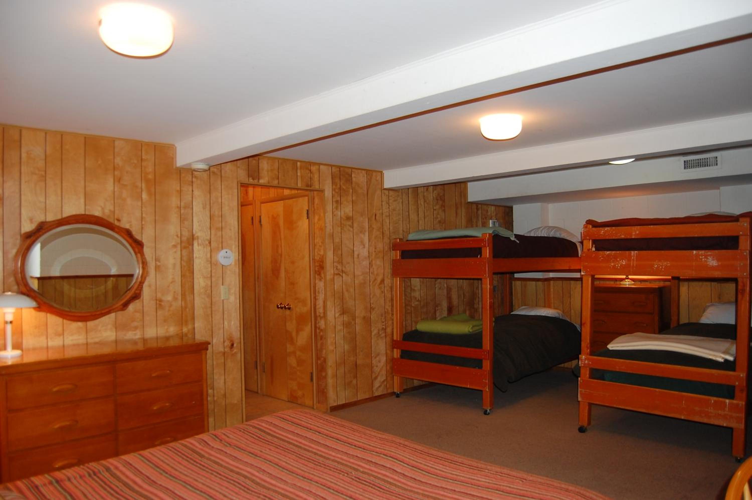 Five-Bedroom House photo 1