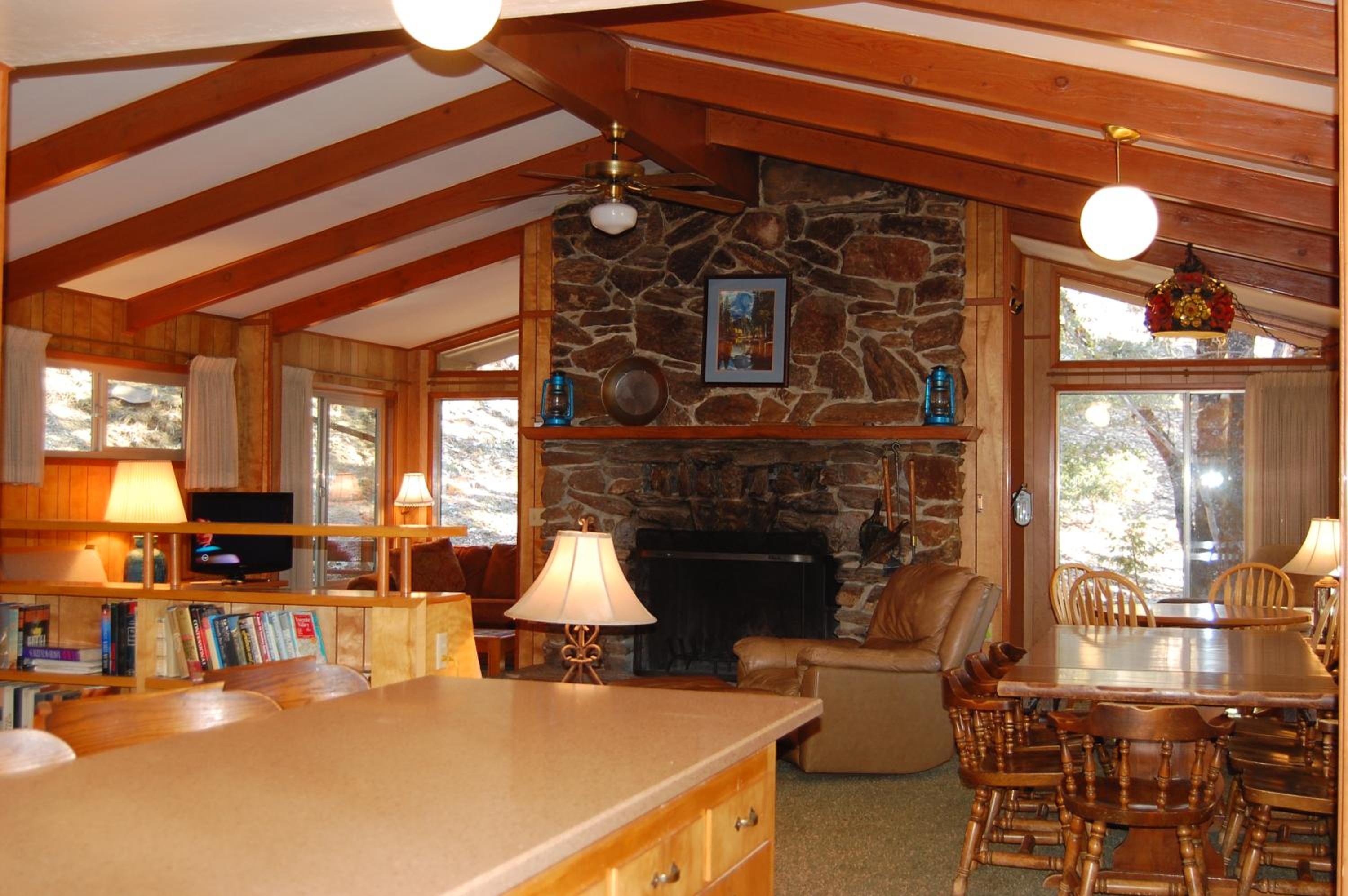 Five-Bedroom House photo 3