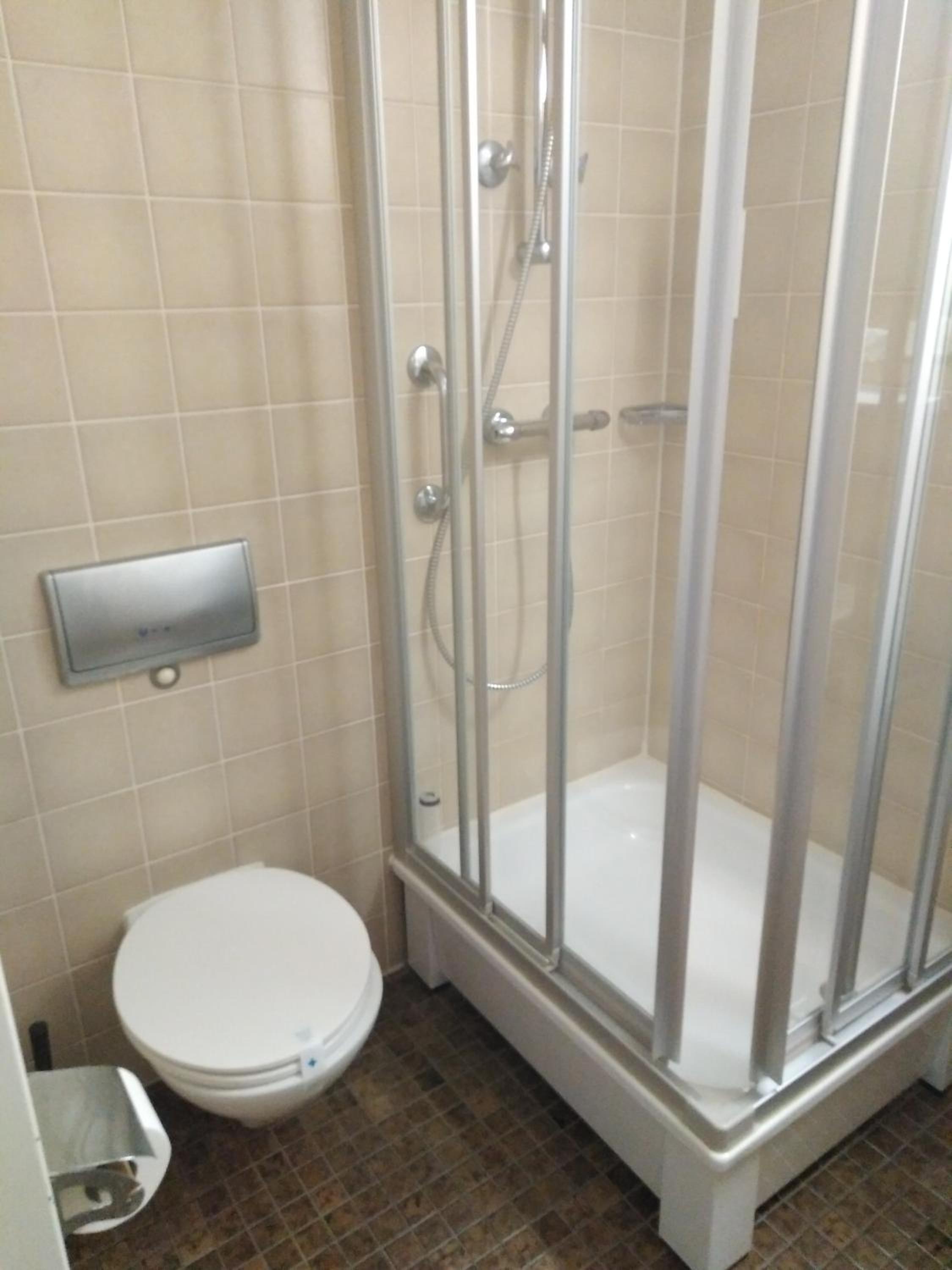 Twin Room with Private Bathroom photo 2