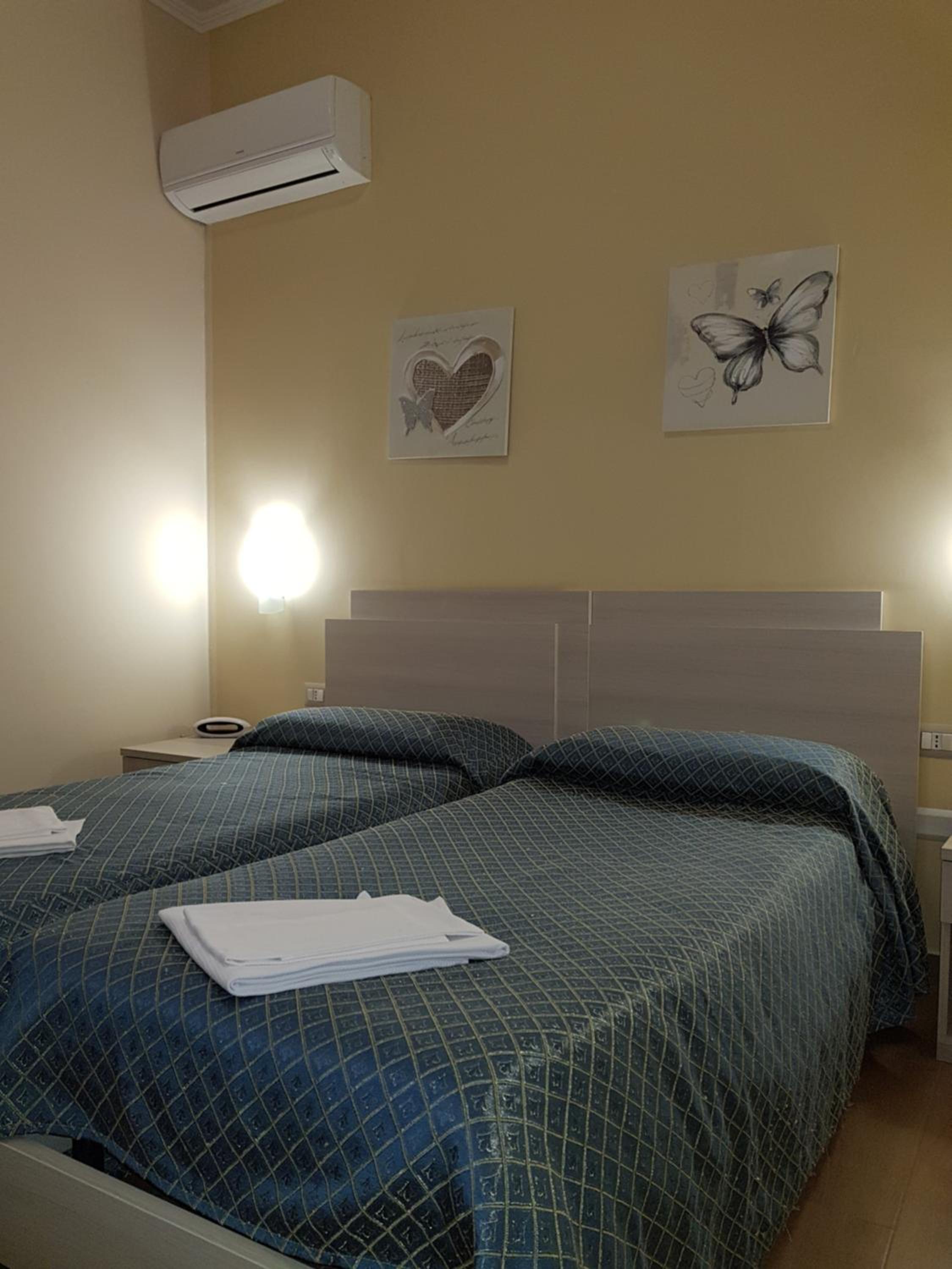Twin Room - Photo 5