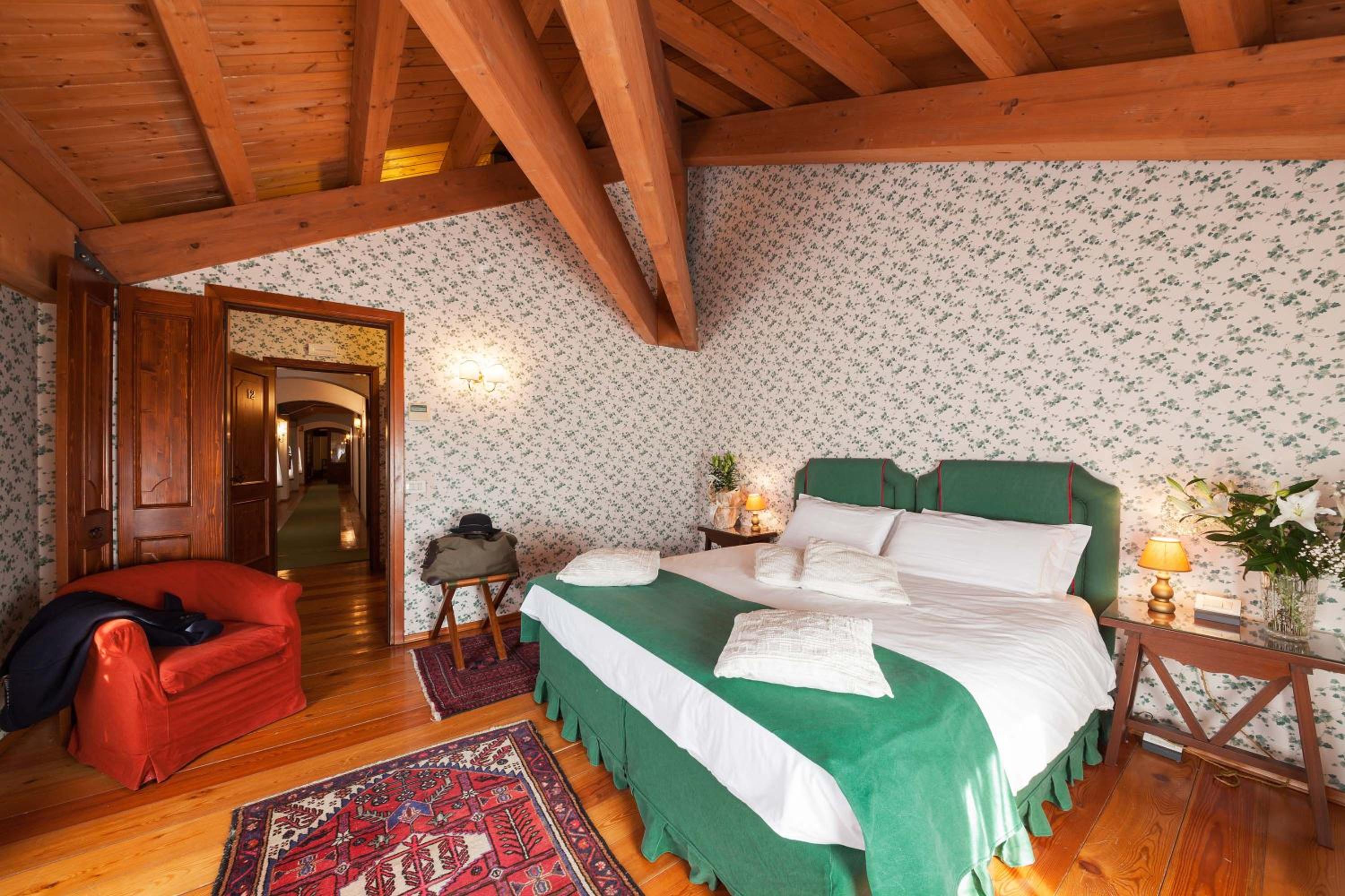 Superior King Room photo 2