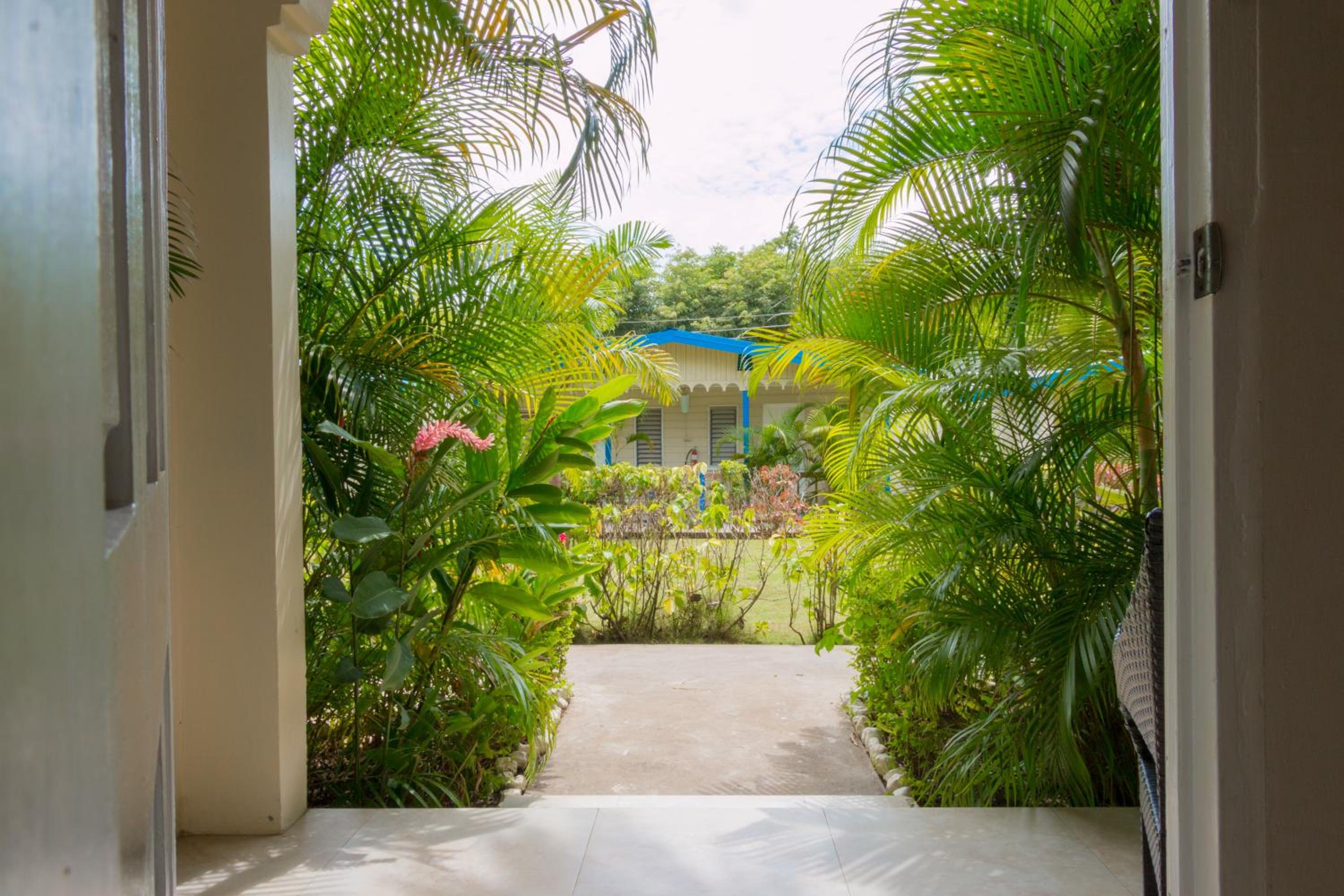 Standard Room, 2 Double Beds Garden View - Photo 4