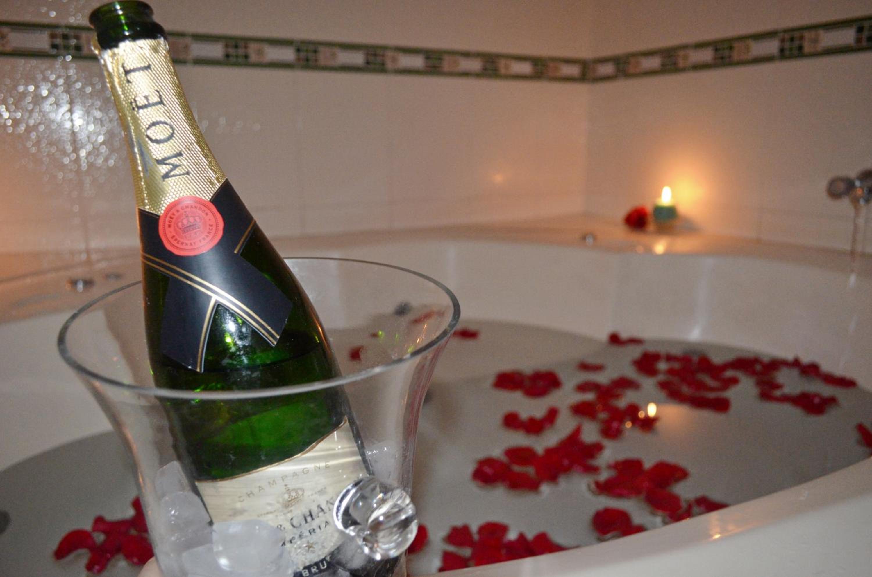 Suite with Spa Bath photo 2