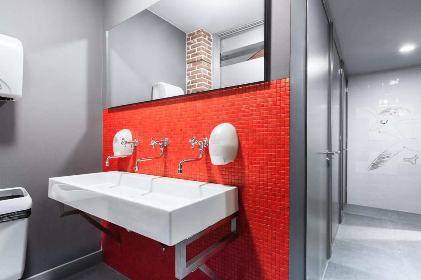   Invisible Room Downstairs (shared bathroom) photo 2