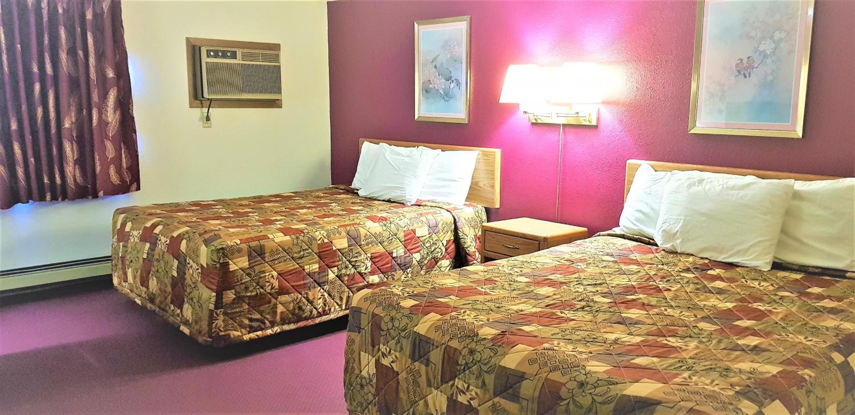 Queen Room with Two Queen Beds photo 1