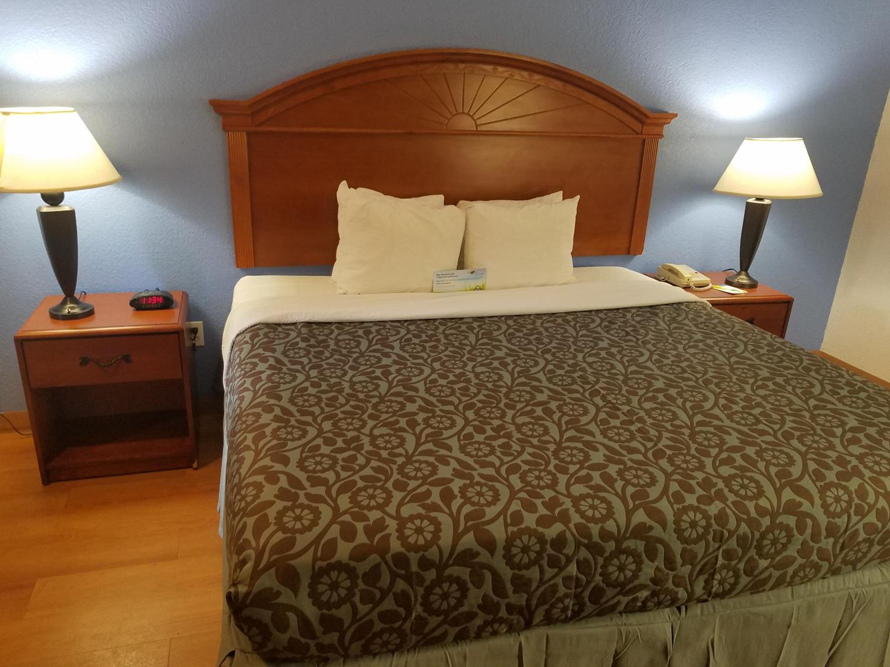 King Room - Non-Smoking photo 1