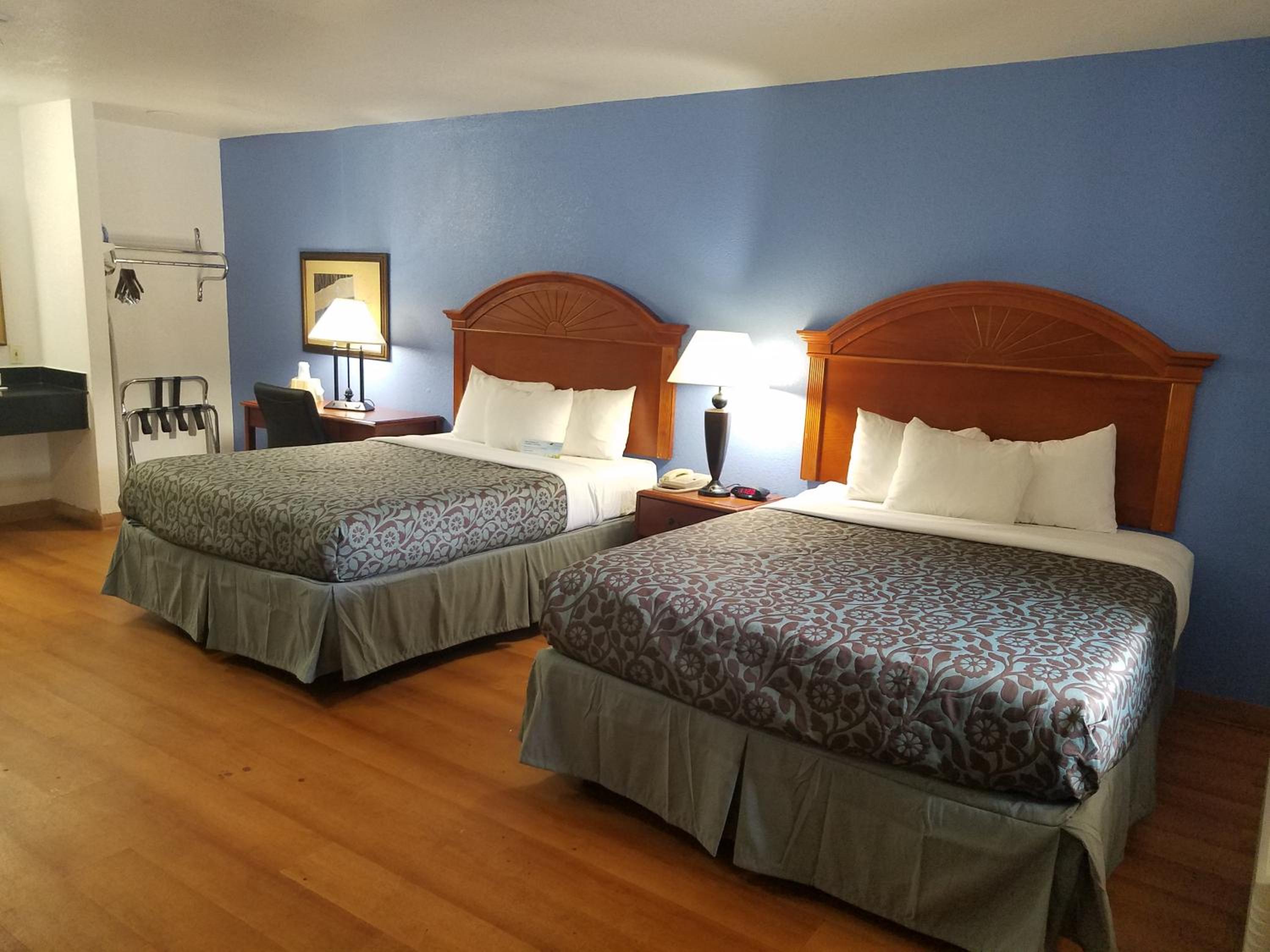 Deluxe Queen Room - Mobility Access/Non-Smoking