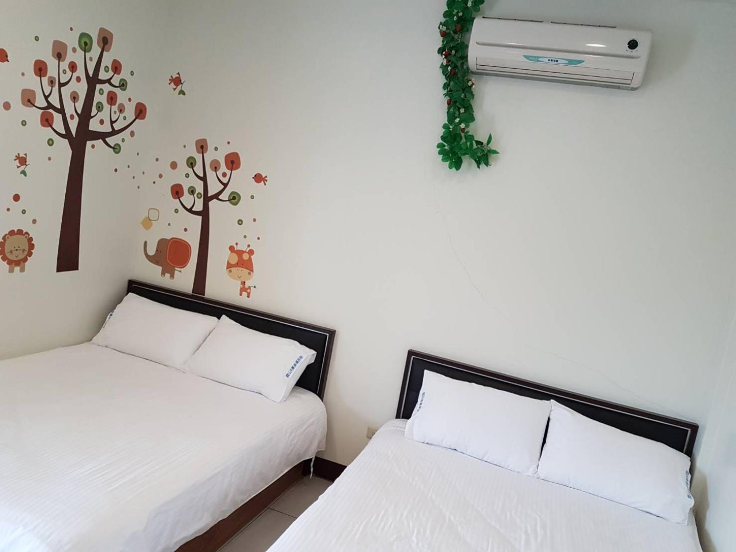 Quadruple Room with Mountain View photo 2