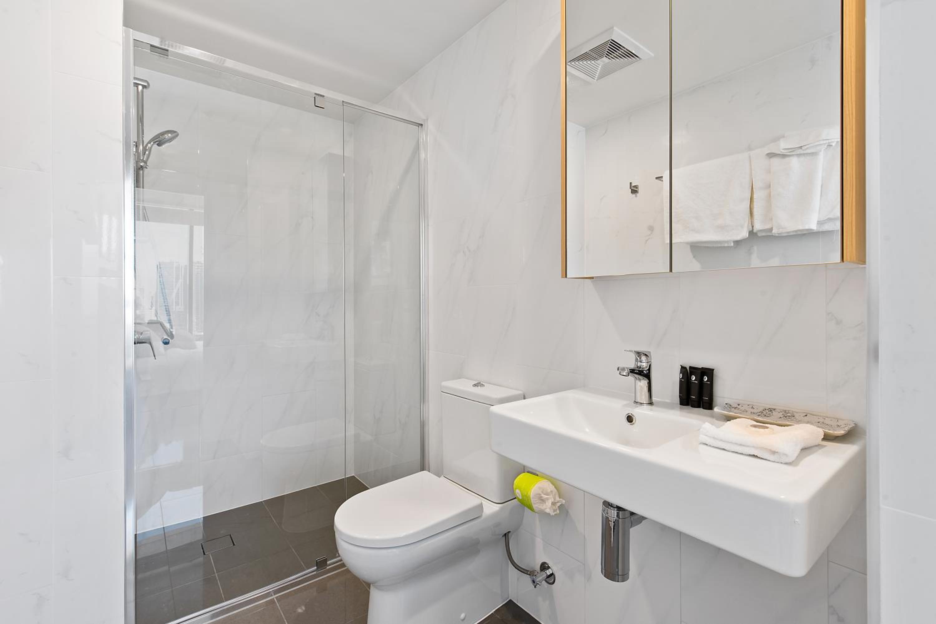 One Bedroom City View Apartment thumbnail 6