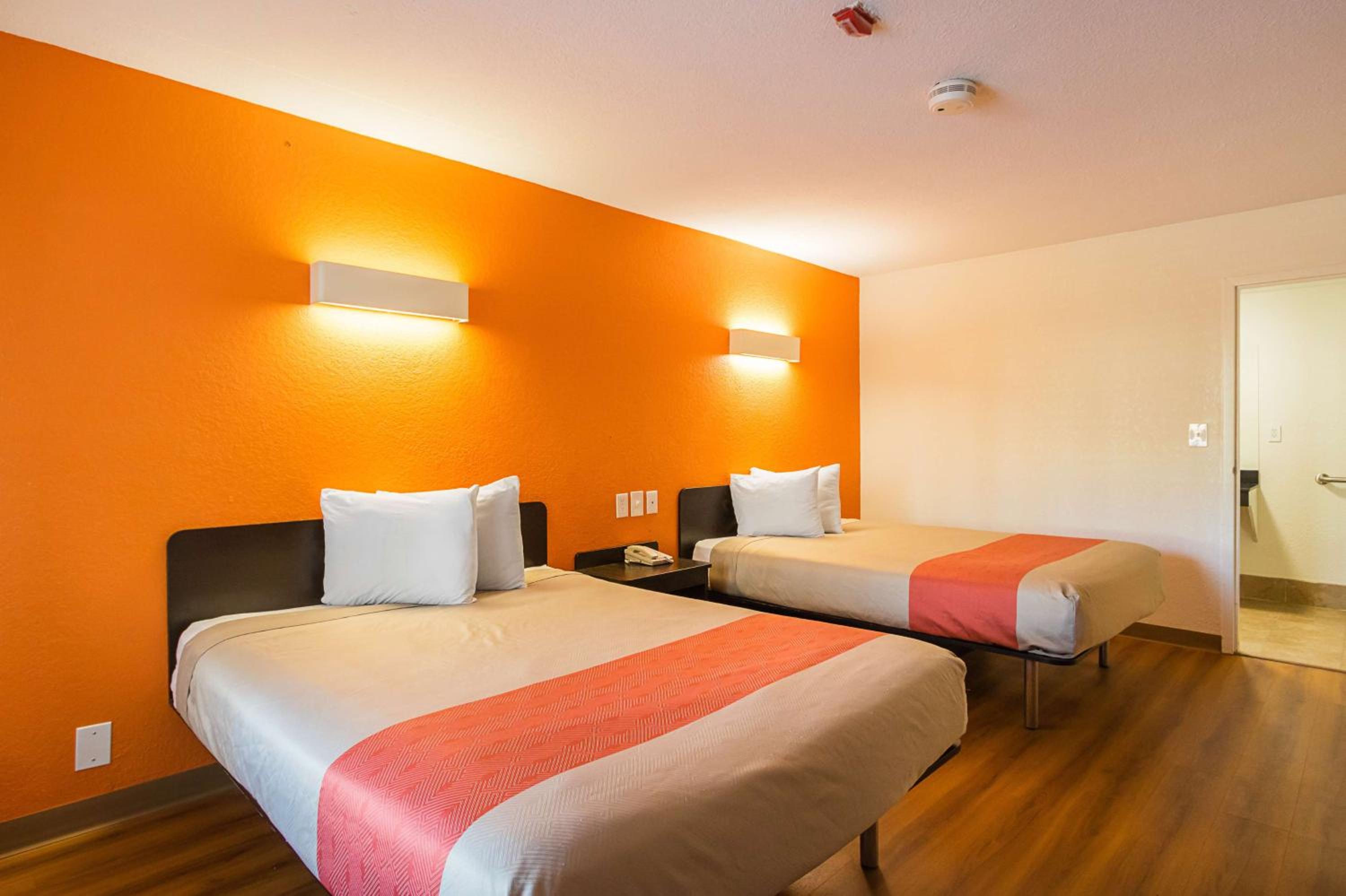 Queen Room with Two Queen Beds - Non-Smoking - Photo 1