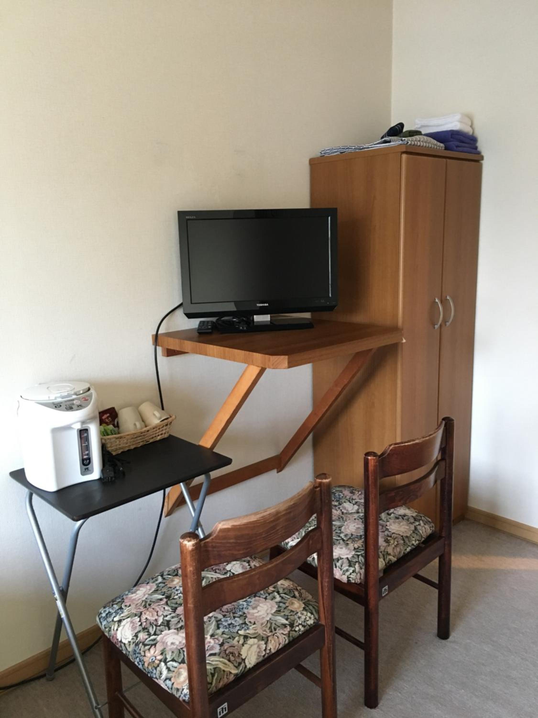 Twin Room - Photo 8