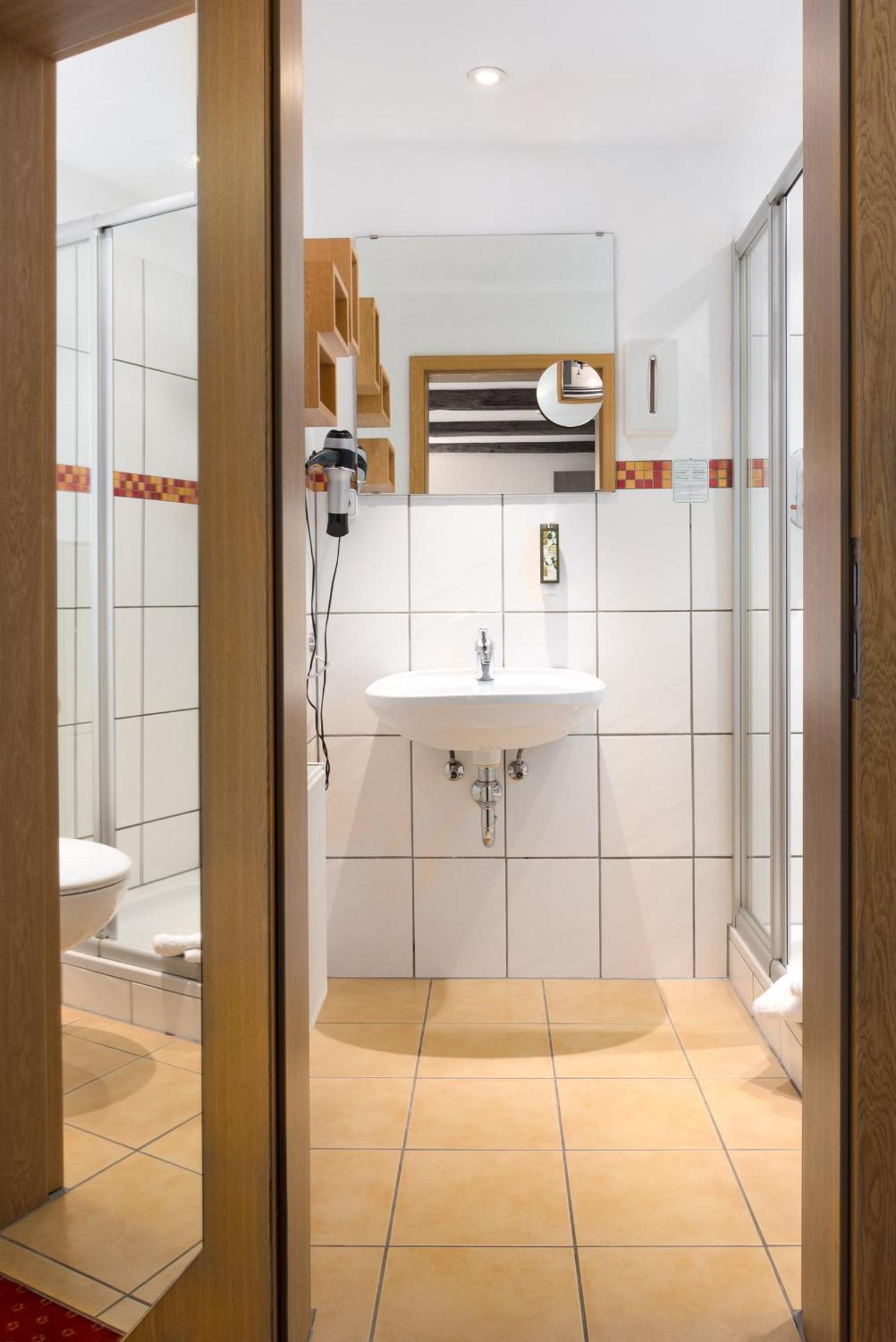 Double Room - Photo 18