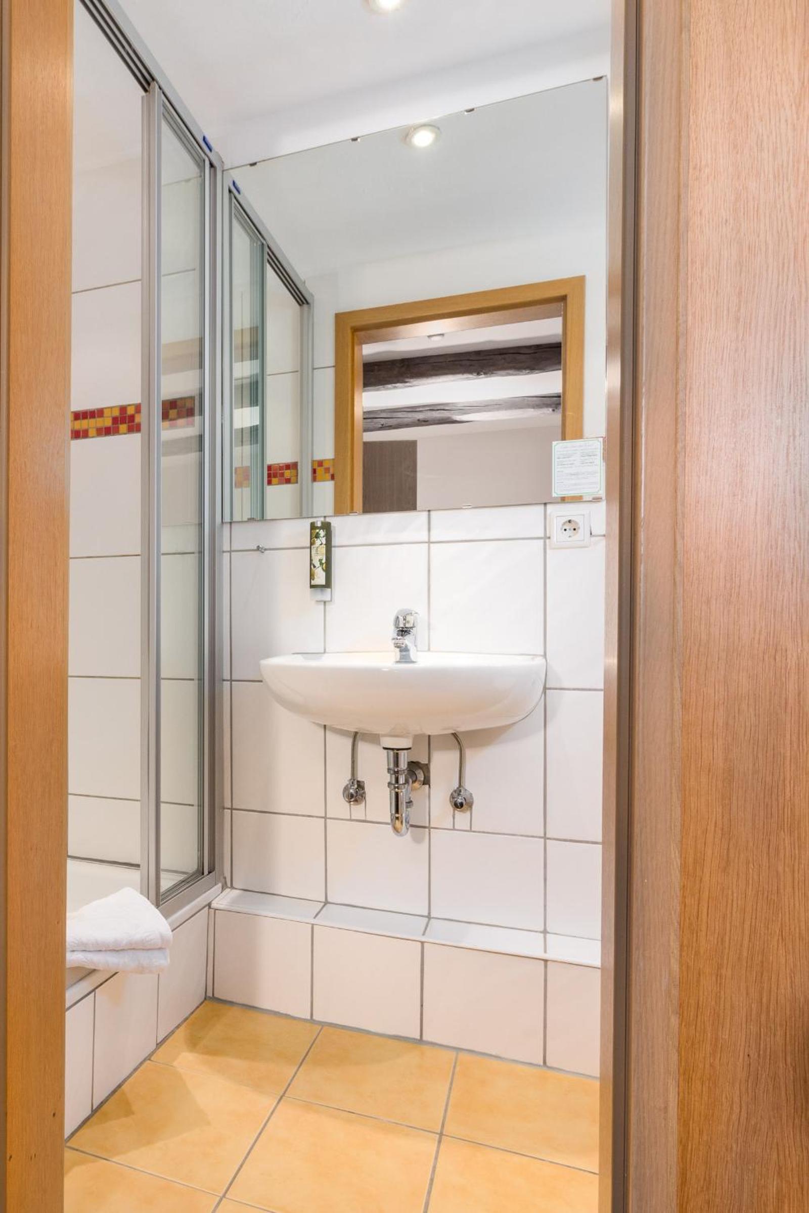 Double Room - Photo 16