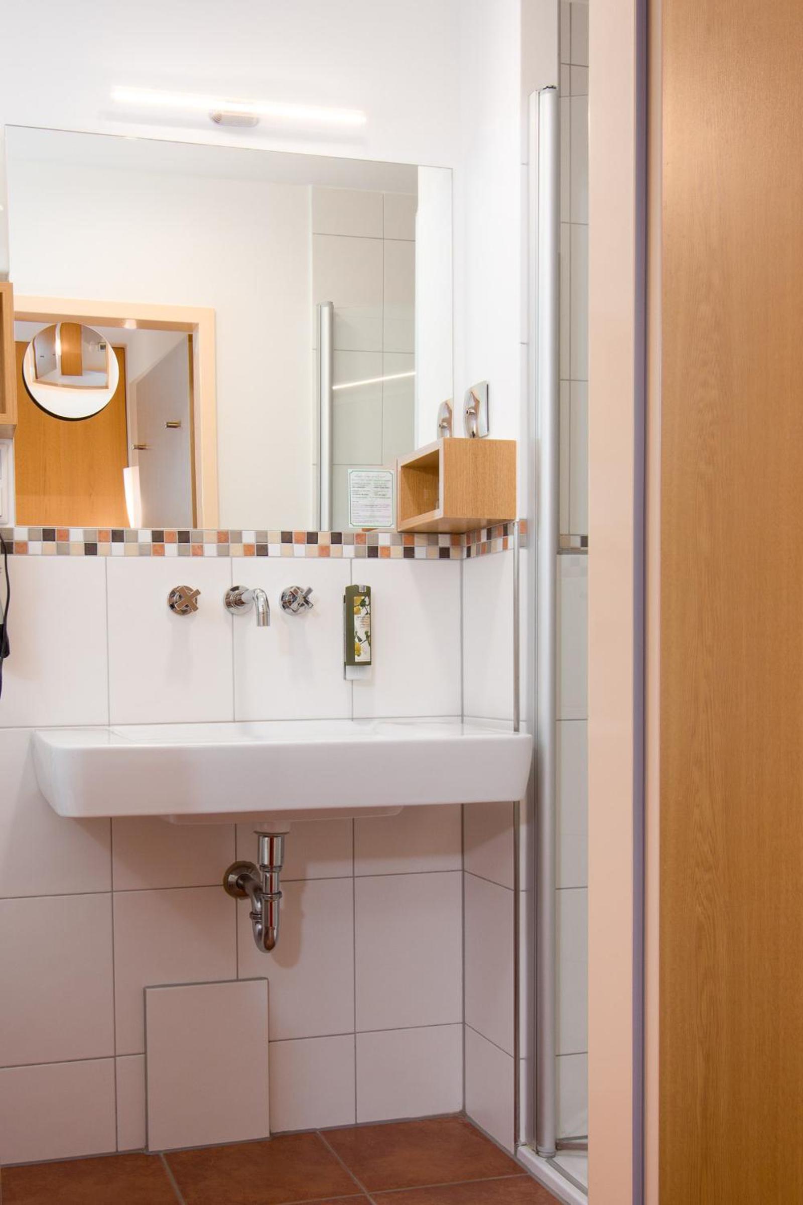 Double Room - Photo 9
