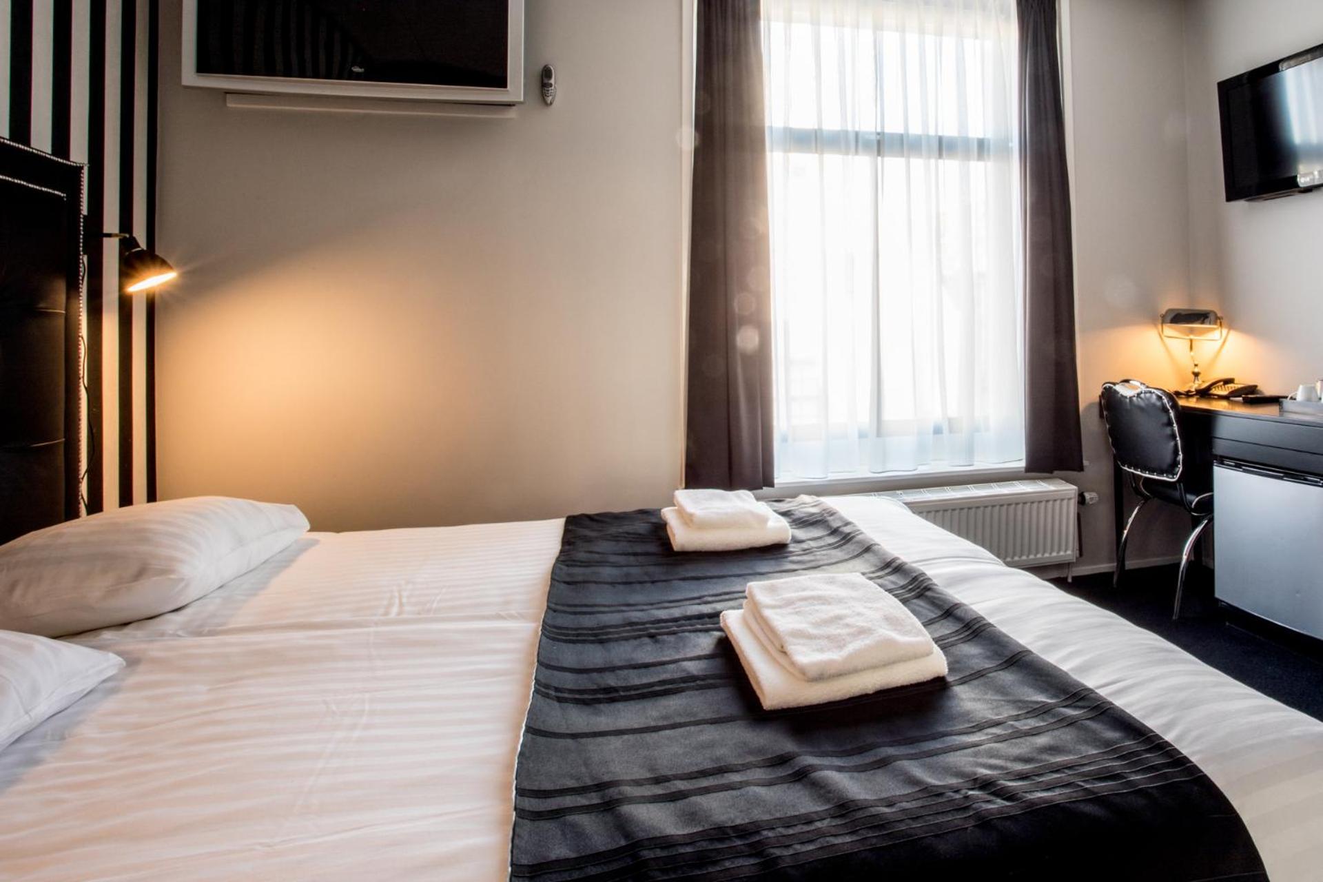 Deluxe Double Room - Photo 13